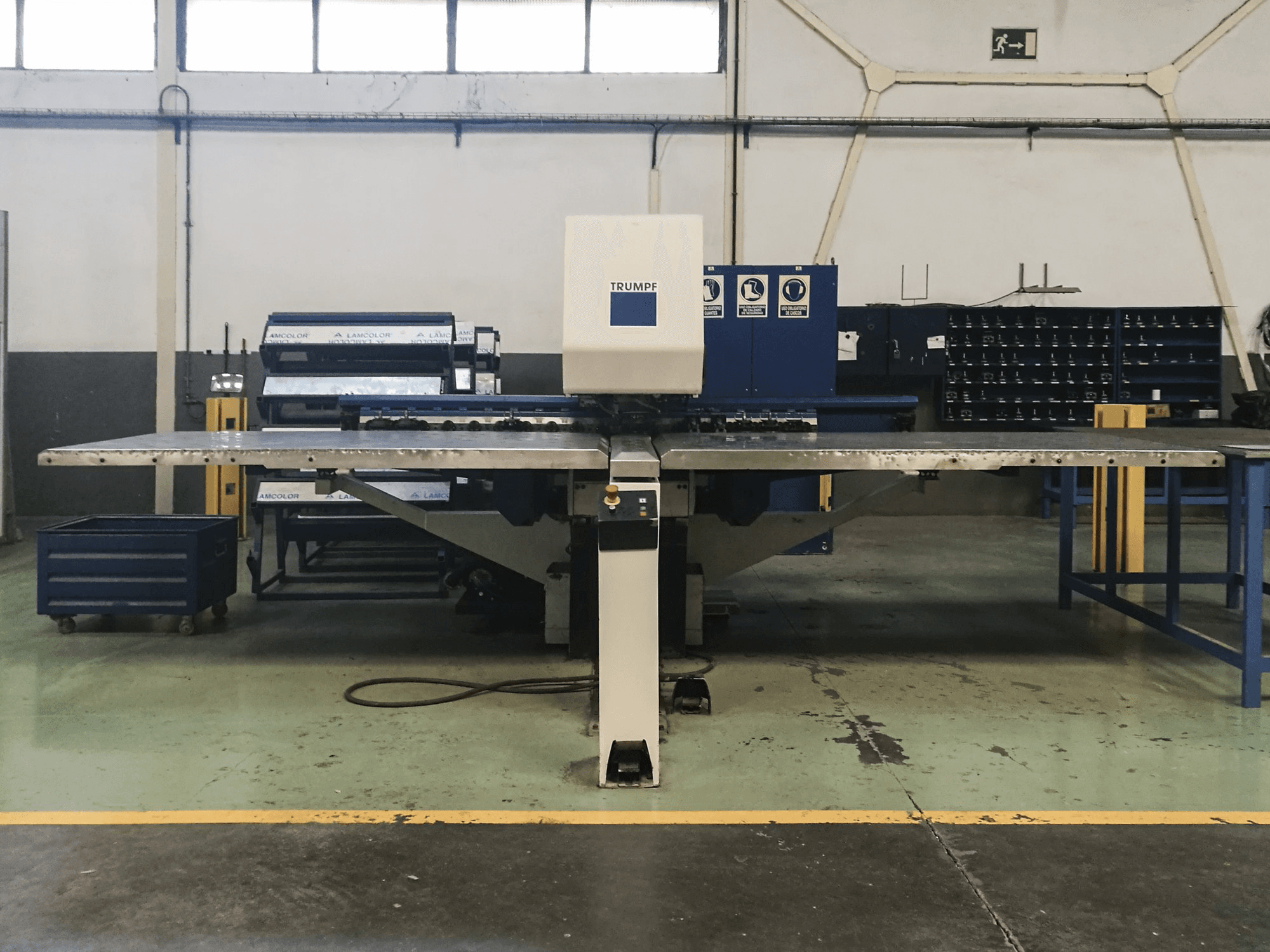 Vista frontale della macchina Trumpf Trumatic 200