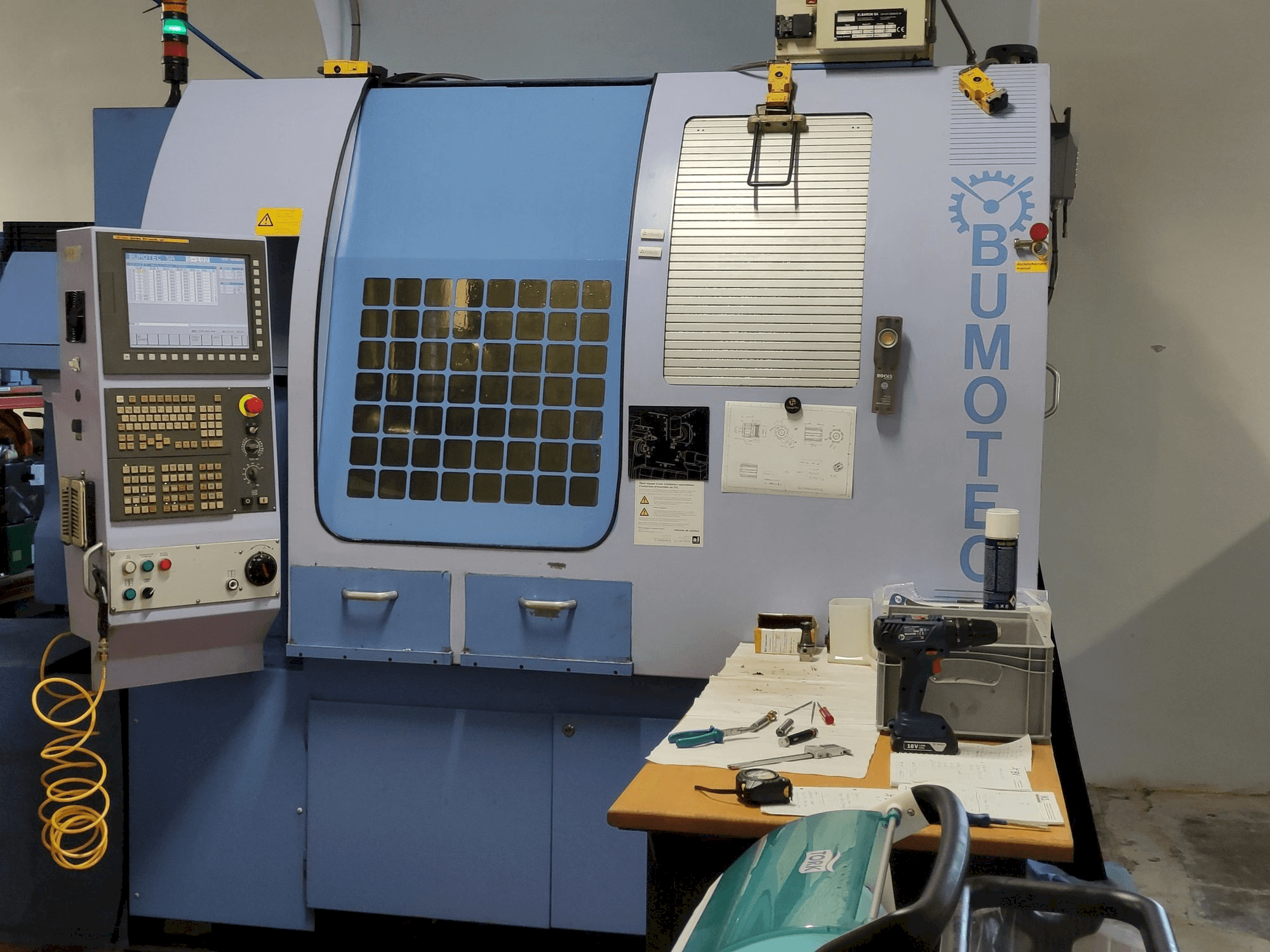 Vista frontale della macchina Bumotec S-192FT