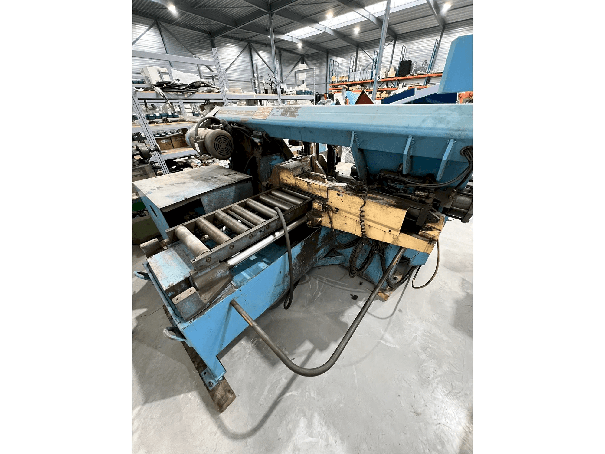Vista frontale della macchina DoALL 3300NC