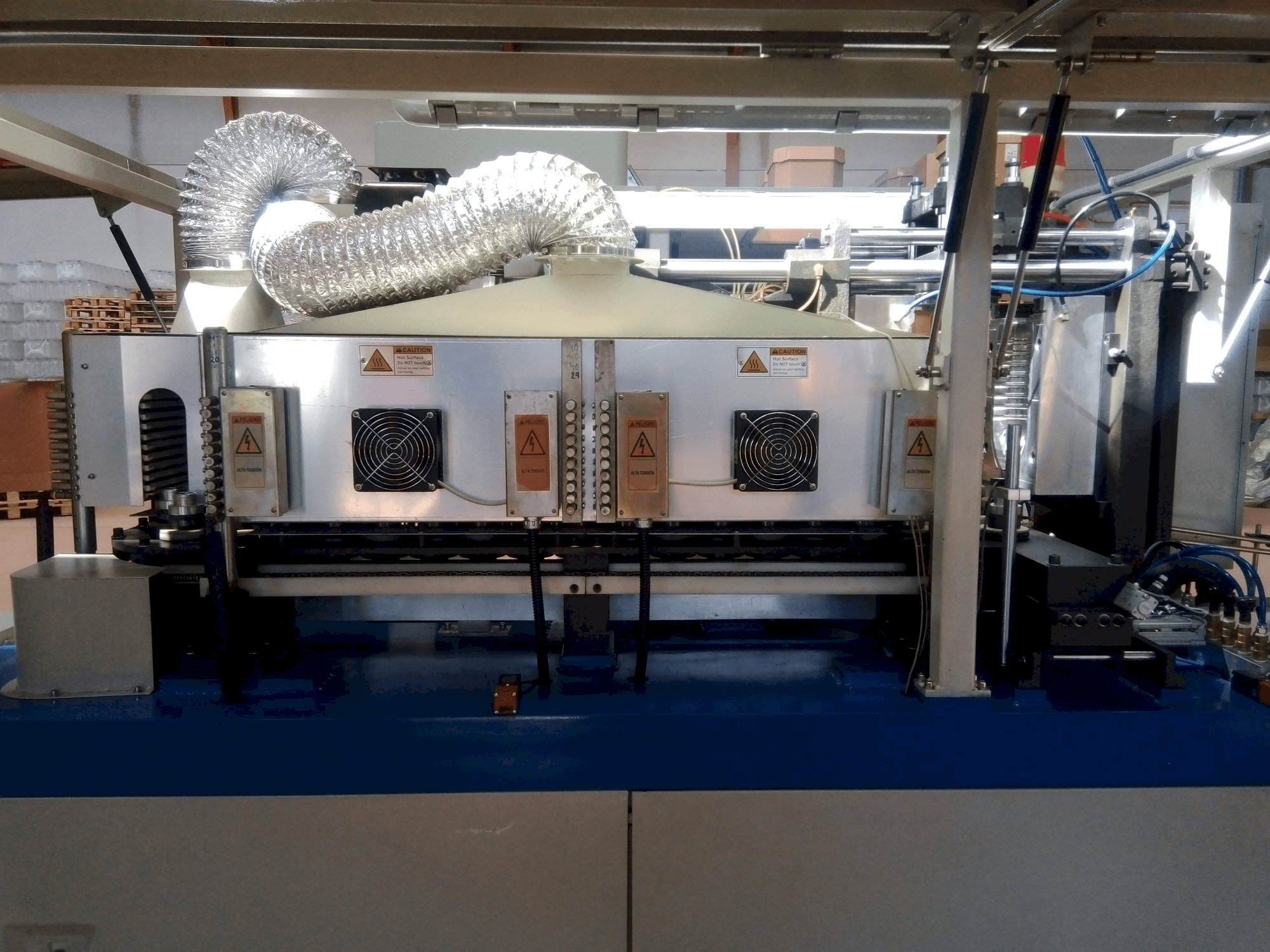 Vista frontale della macchina YANCED YS600