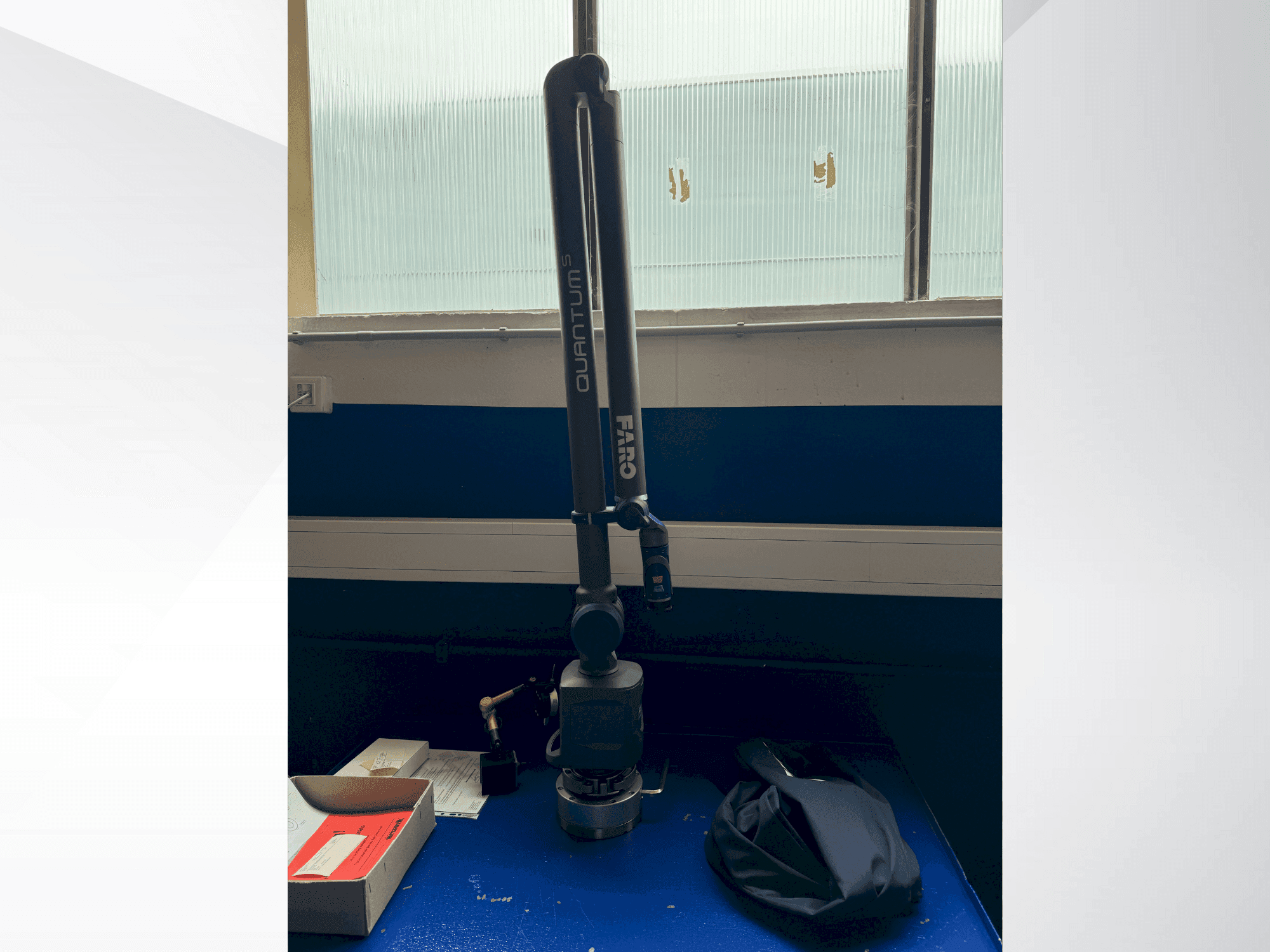 Vista frontale della macchina Faro 21000