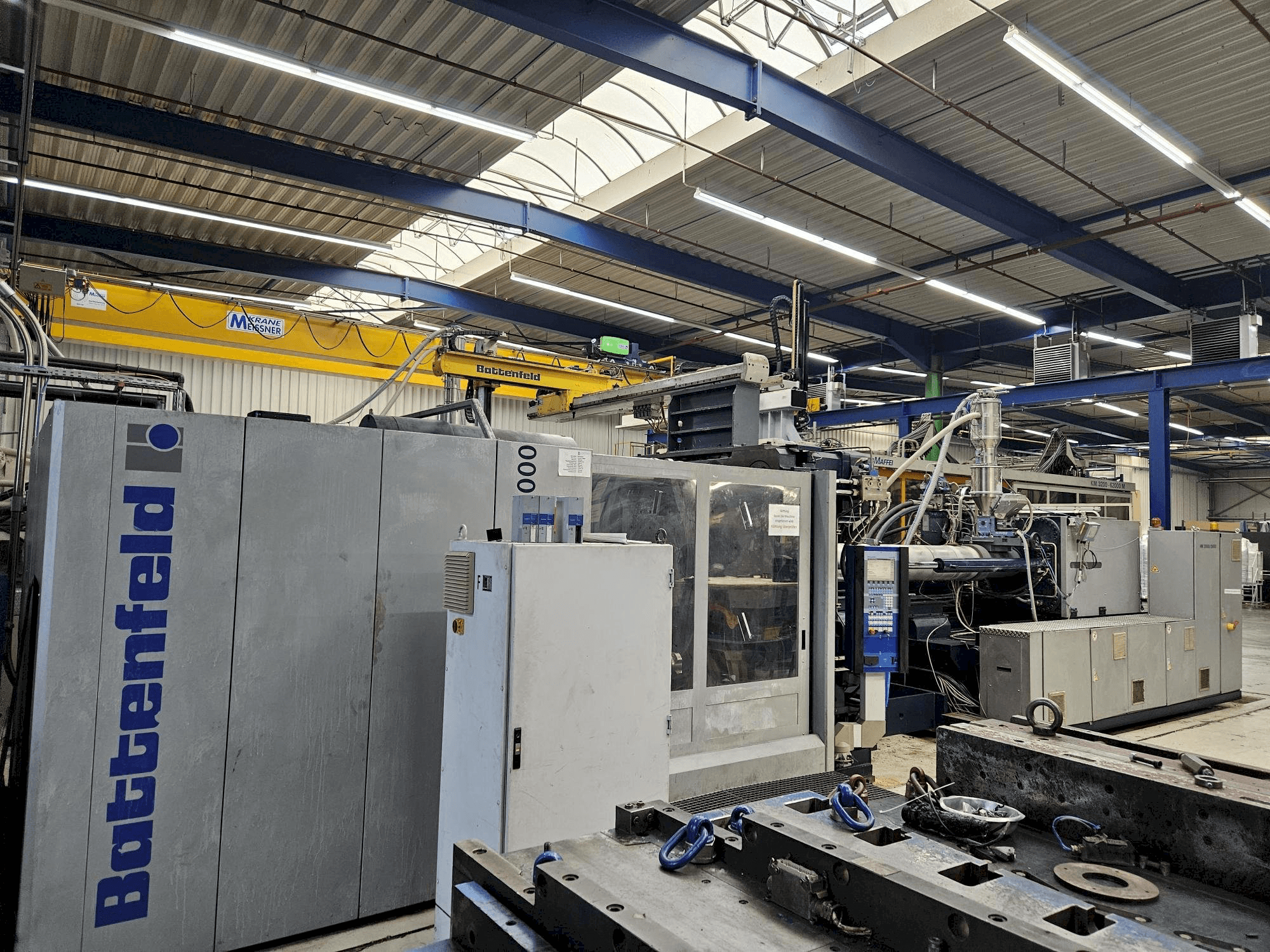 Vista frontale della macchina Battenfeld HM 10000