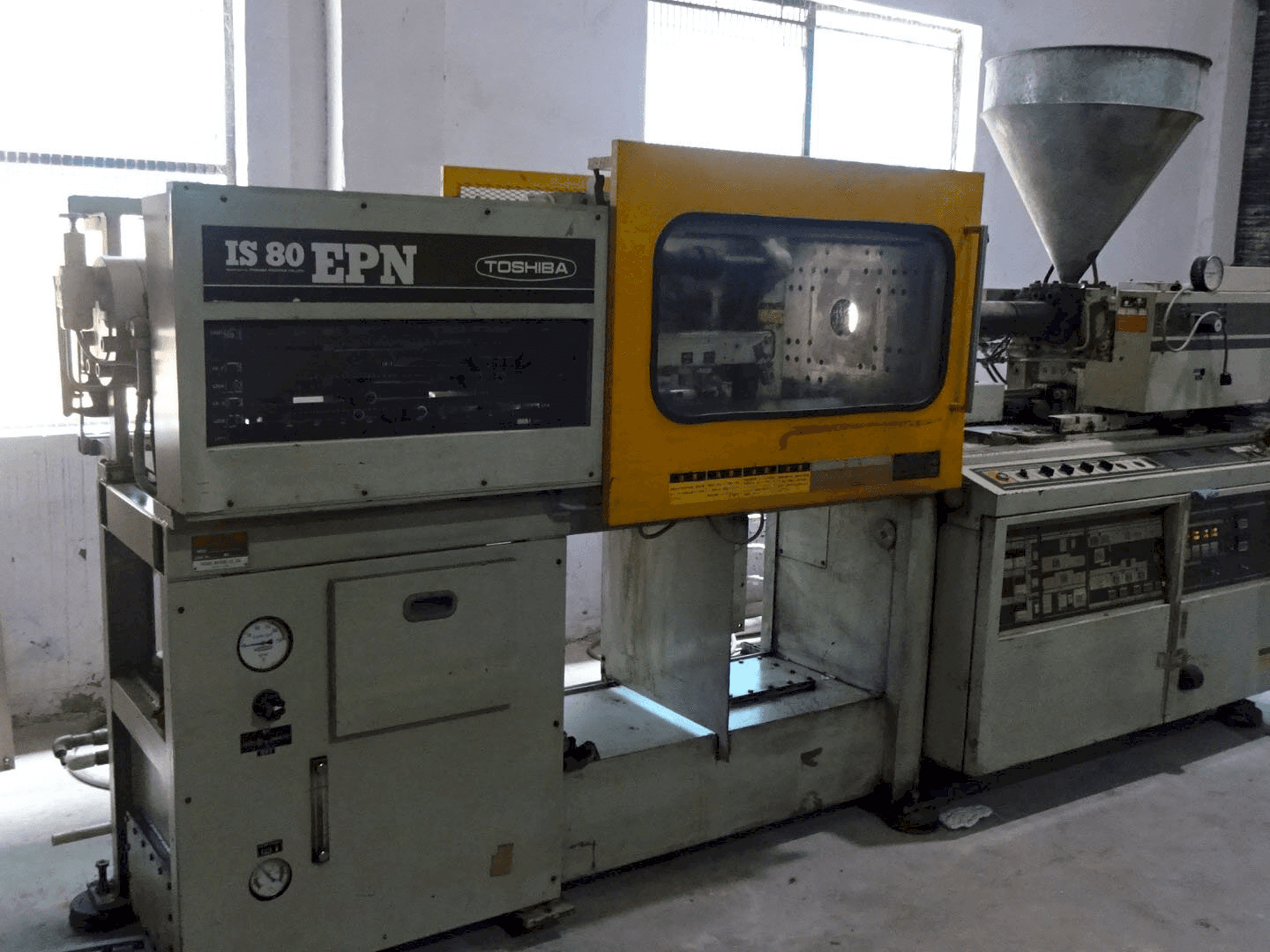 Vista lato sinistro della macchina Toshiba IS 80 EPN 2A