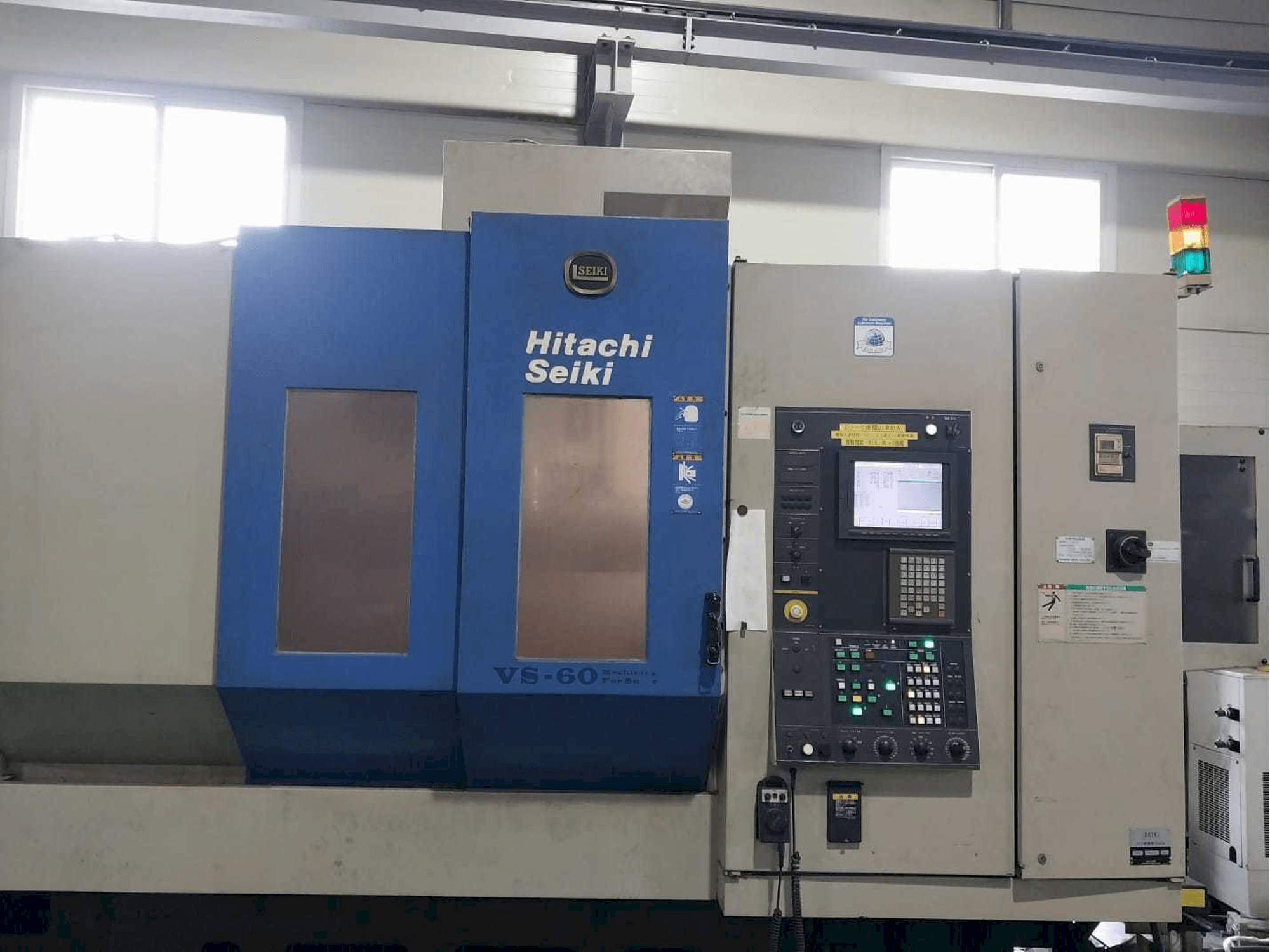 Vista frontale della macchina HITACHI SEIKI VS60