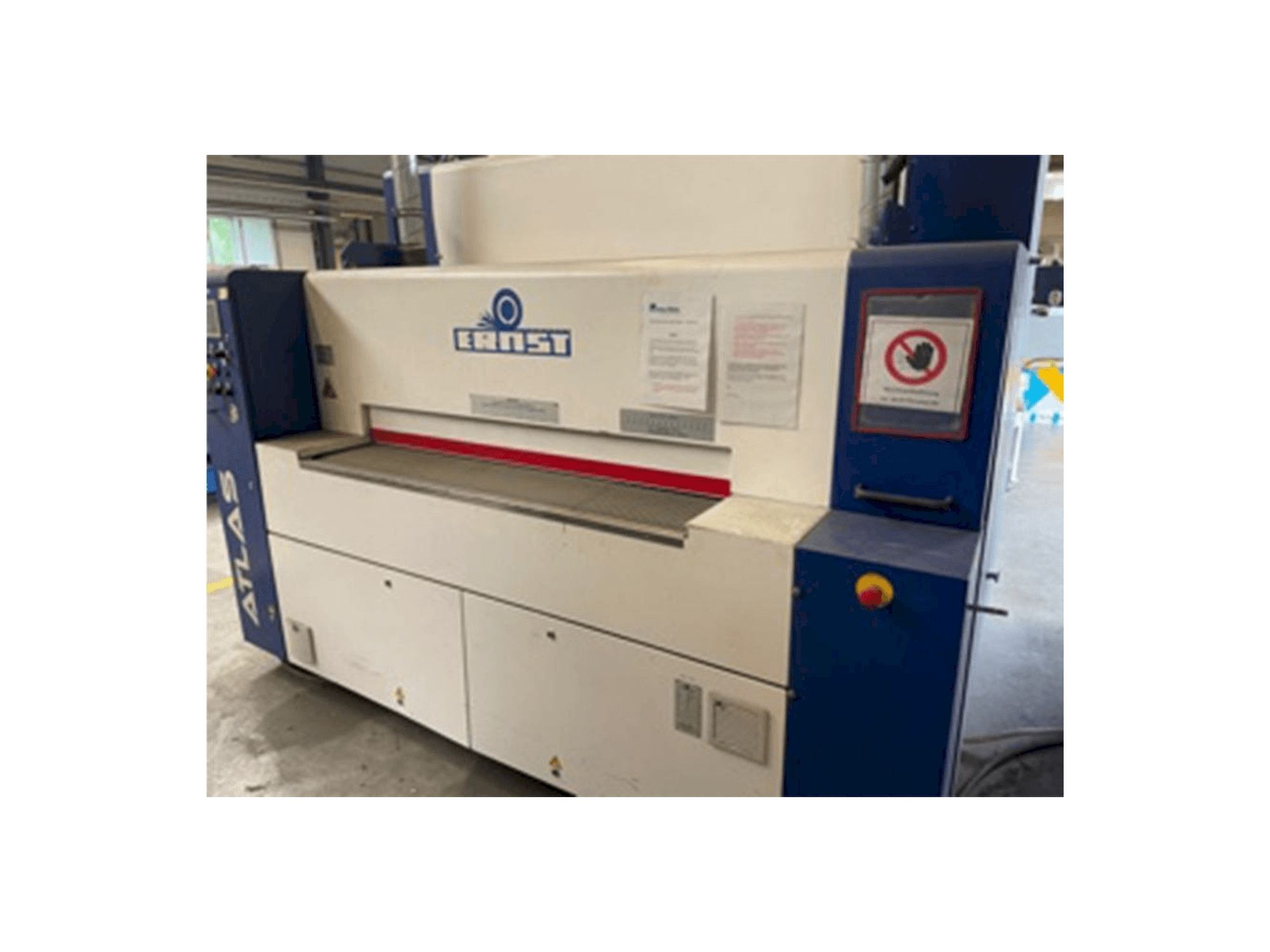 Vista frontale della macchina ERNST ATLAS ES