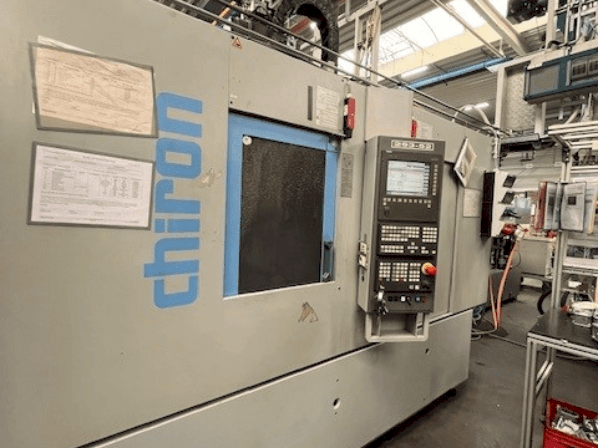 Vista frontale della macchina CHIRON DZ15KWM HS