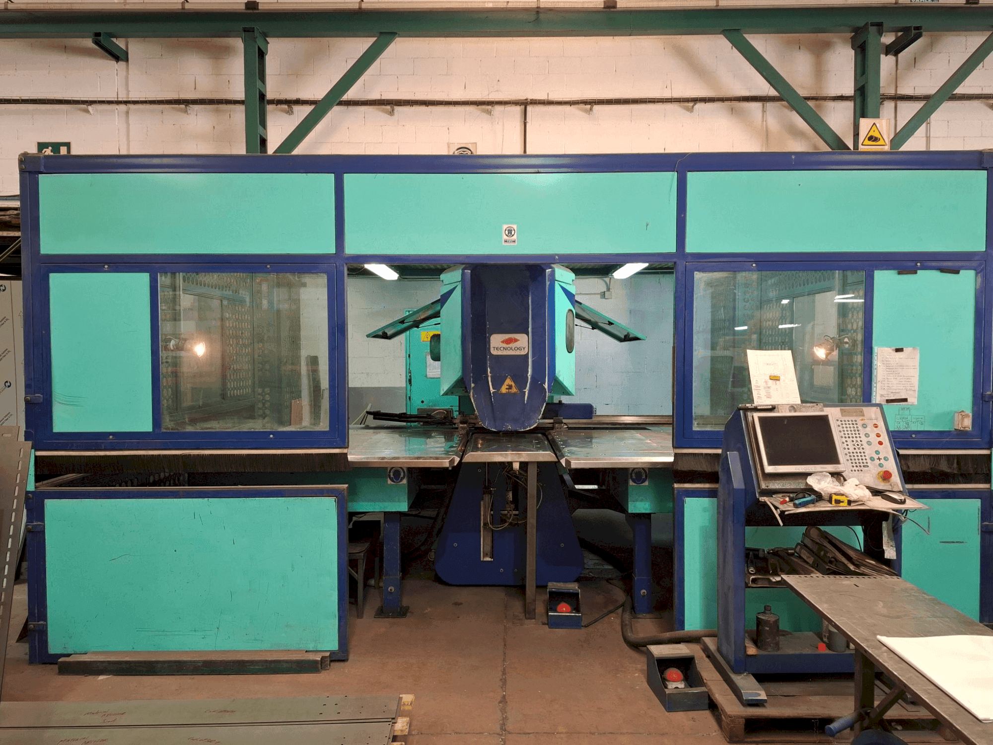 Vista frontale della macchina Tecnology Tecnotransfer 15 SR