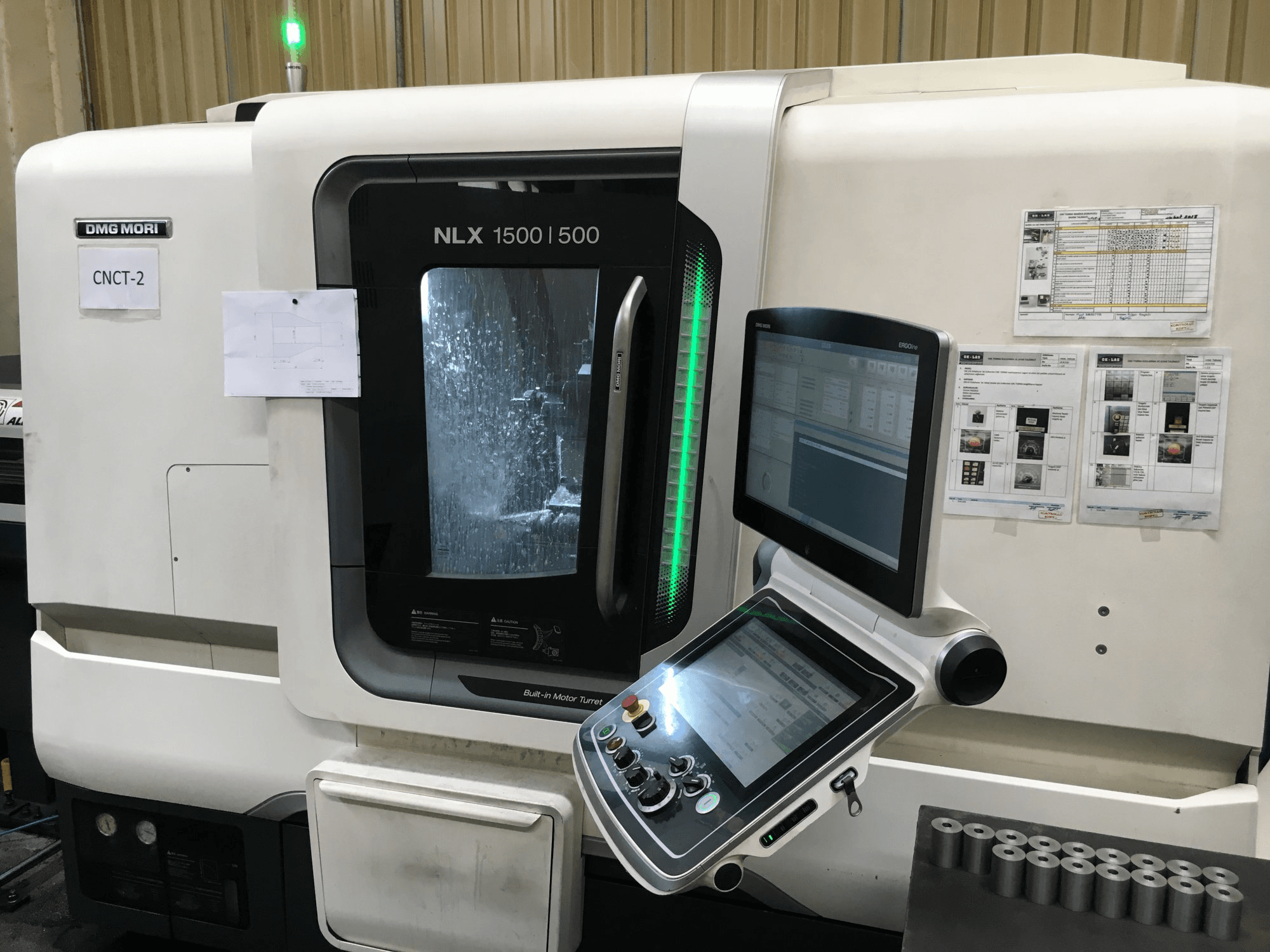 Vista frontale della macchina DMG MORI NLX 1500 SY/500
