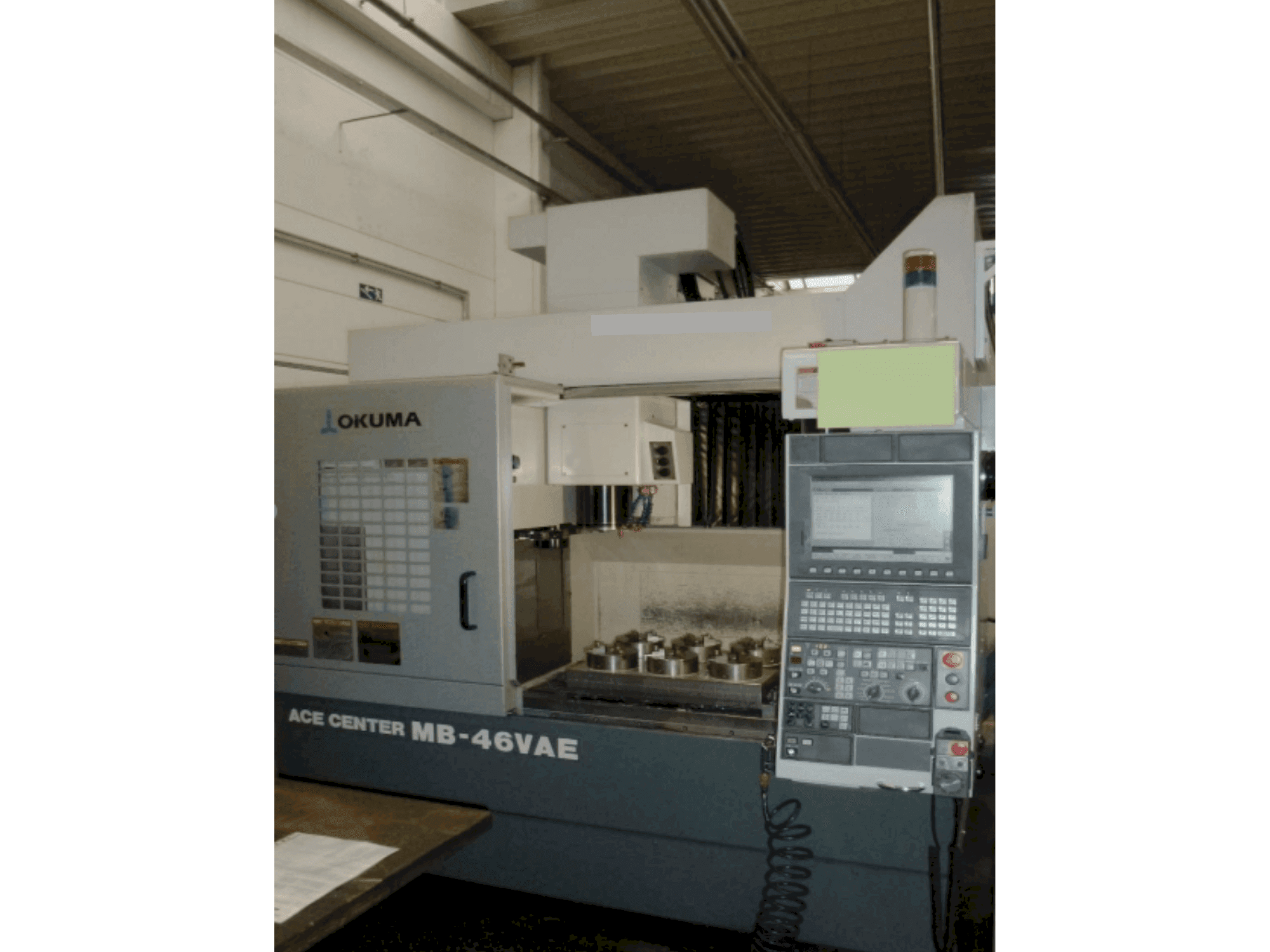 Vista frontale della macchina Okuma MB-46VAE