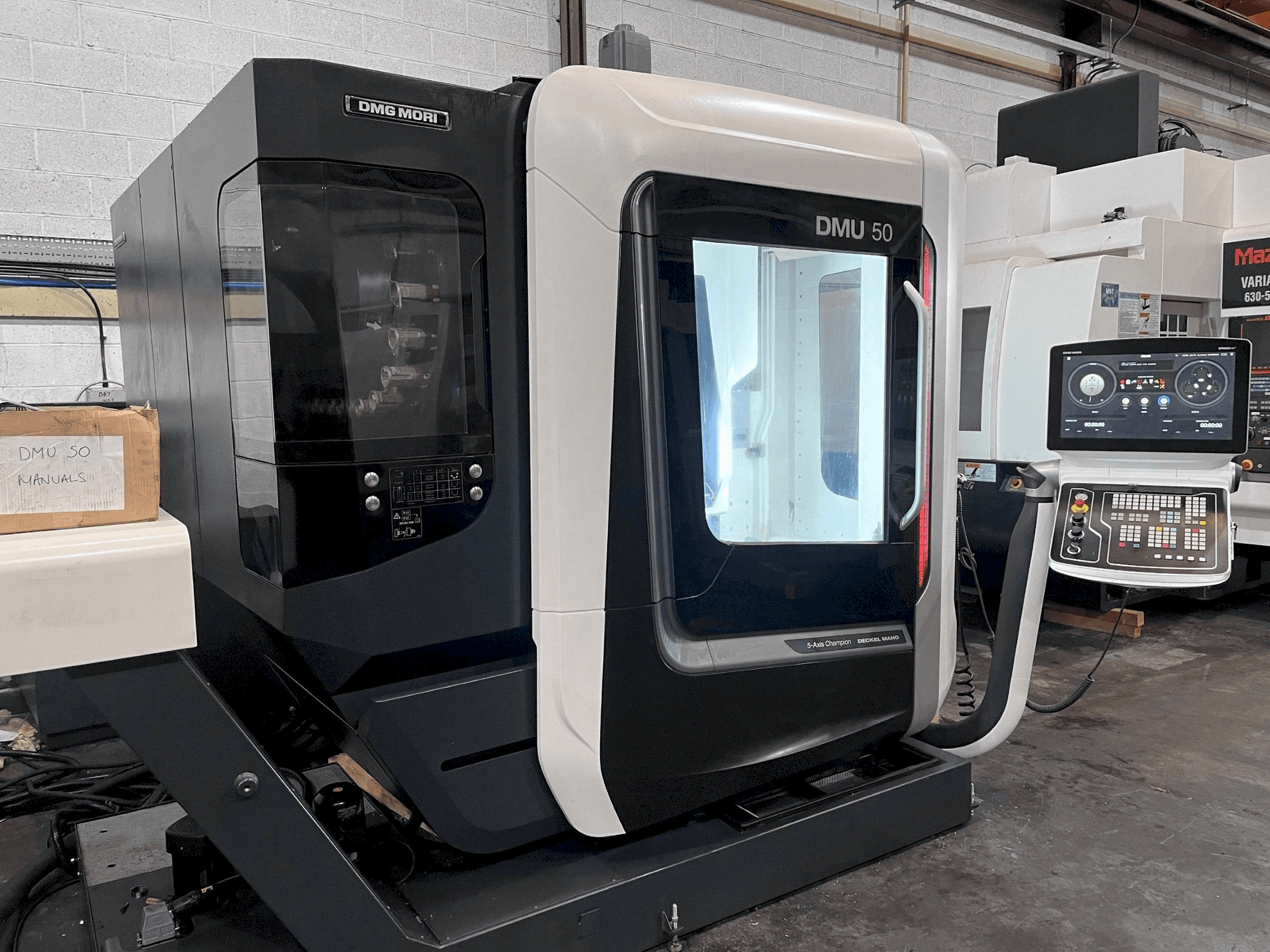 Vista frontale della macchina DMG DMU 50