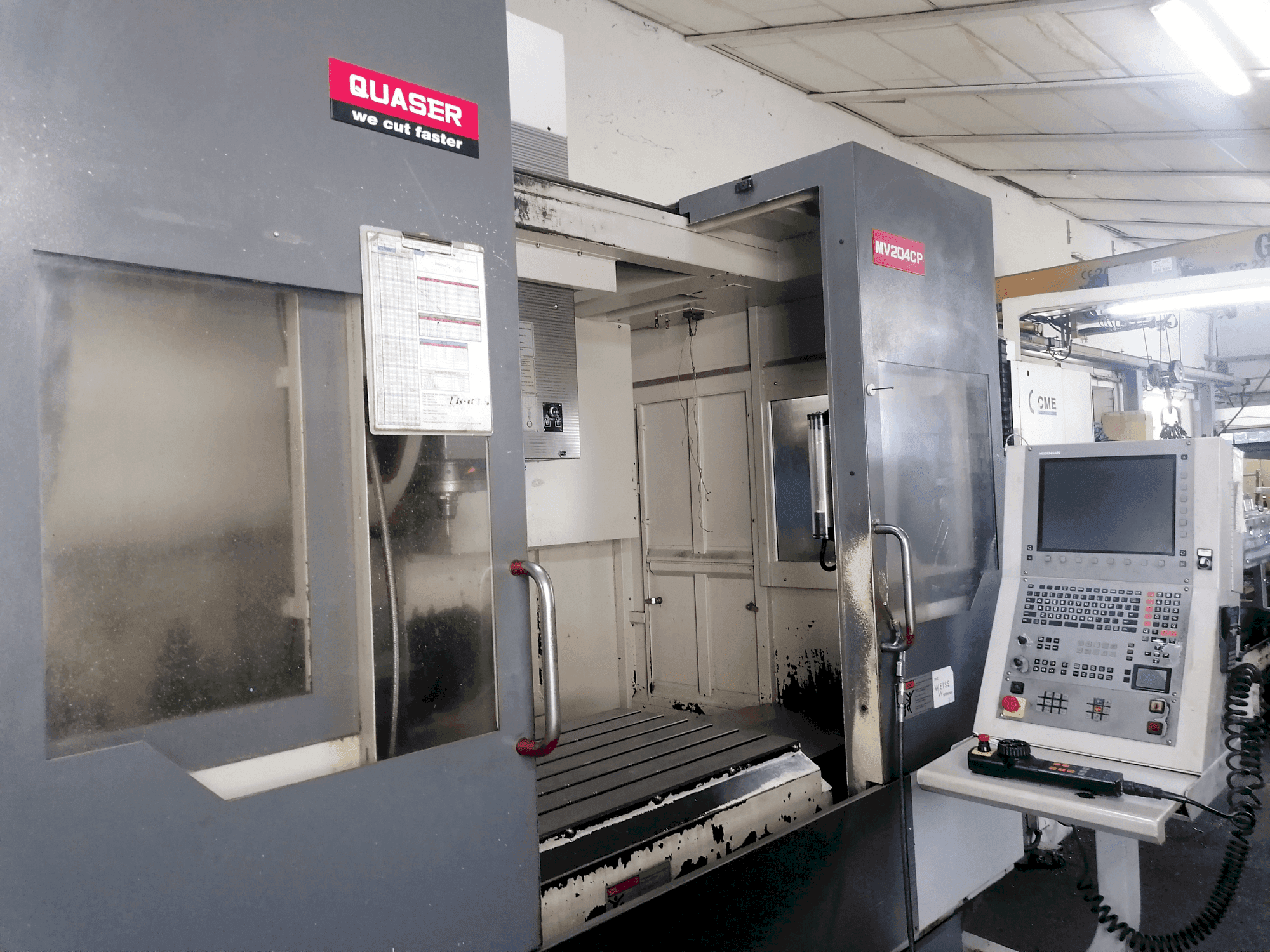 Vista frontale della macchina Quaser MV 204 CP