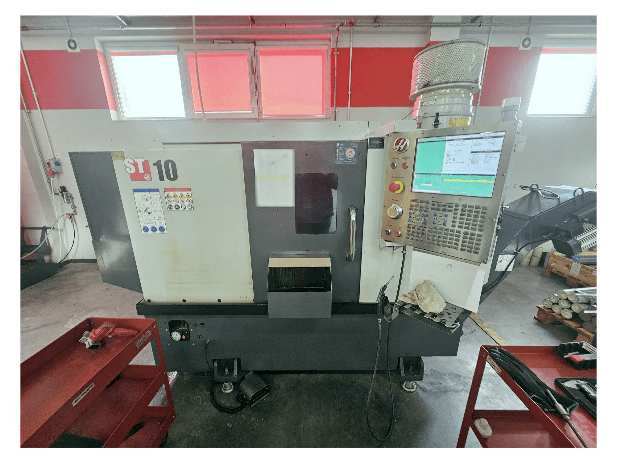 Vista frontale della macchina HAAS ST-10