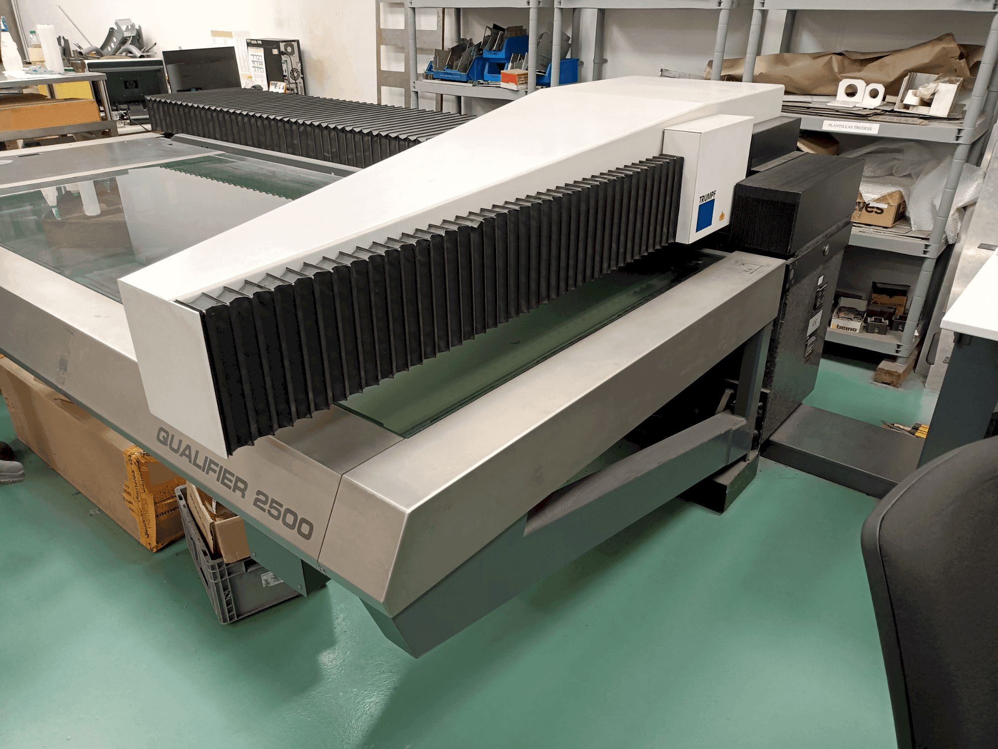 Vista frontale della macchina TRUMPF Qualifier 2500