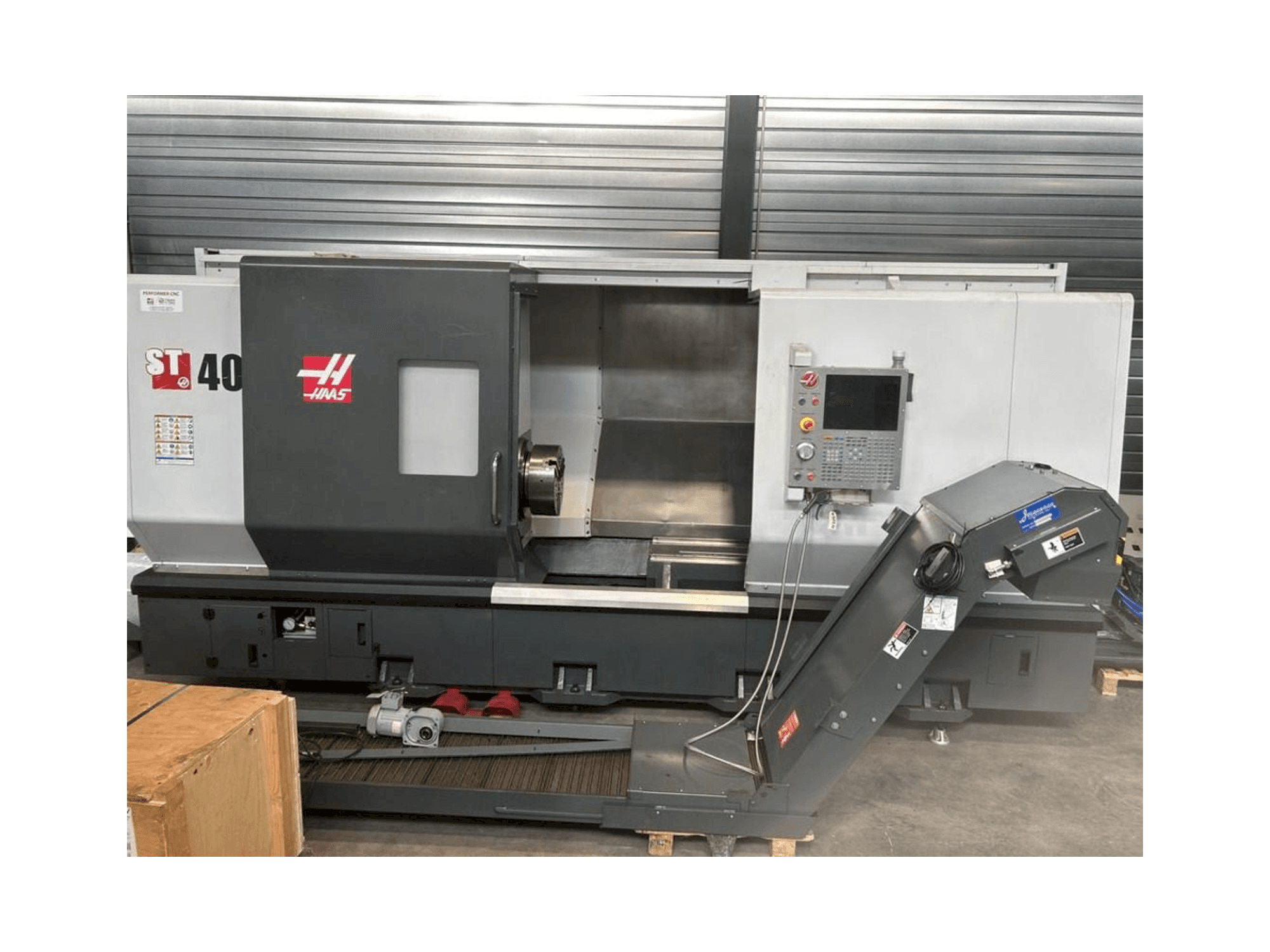 Vista frontale della macchina HAAS ST-40