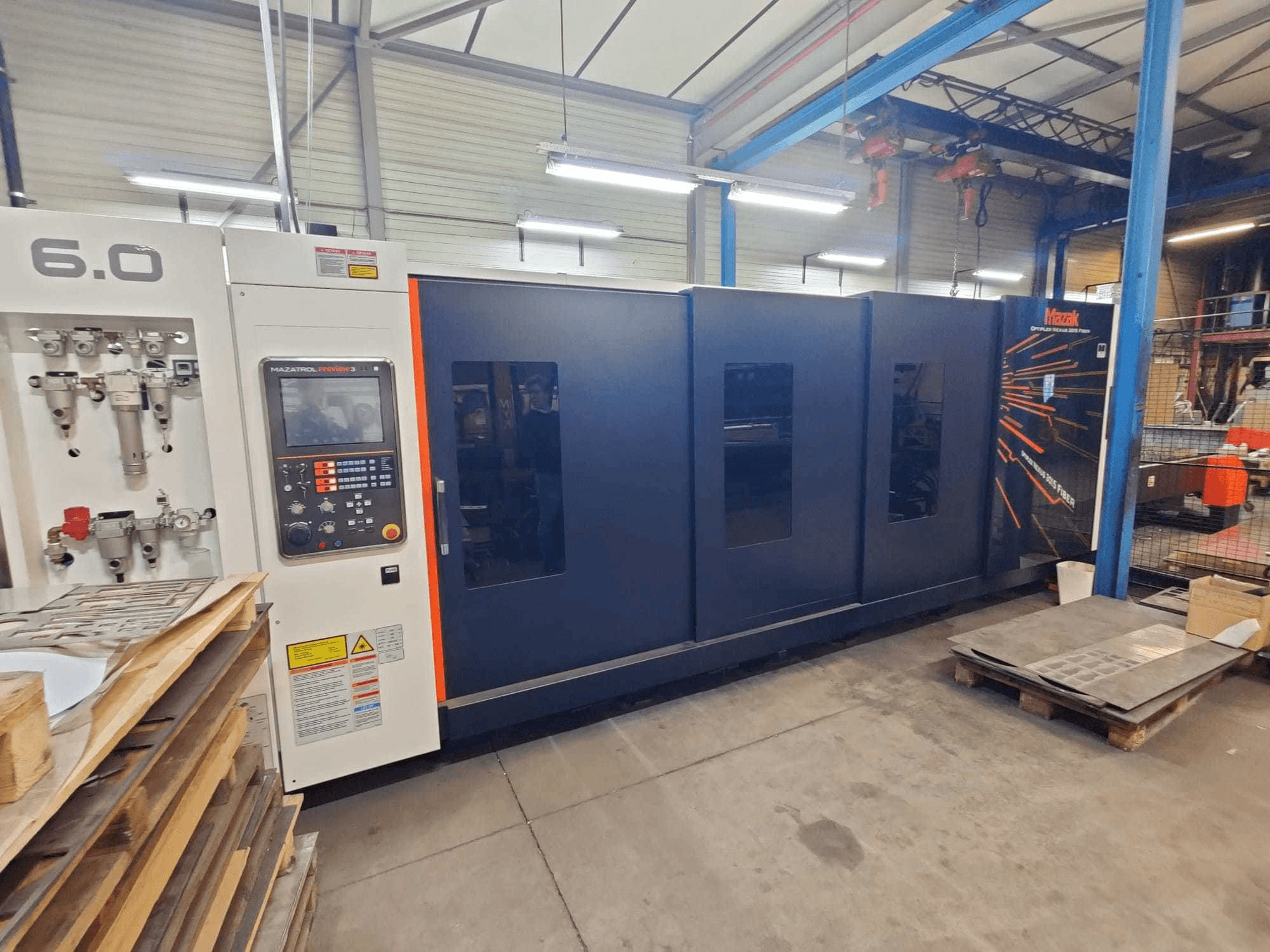 Vista frontale della macchina Mazak Optiplex Nexus 3015