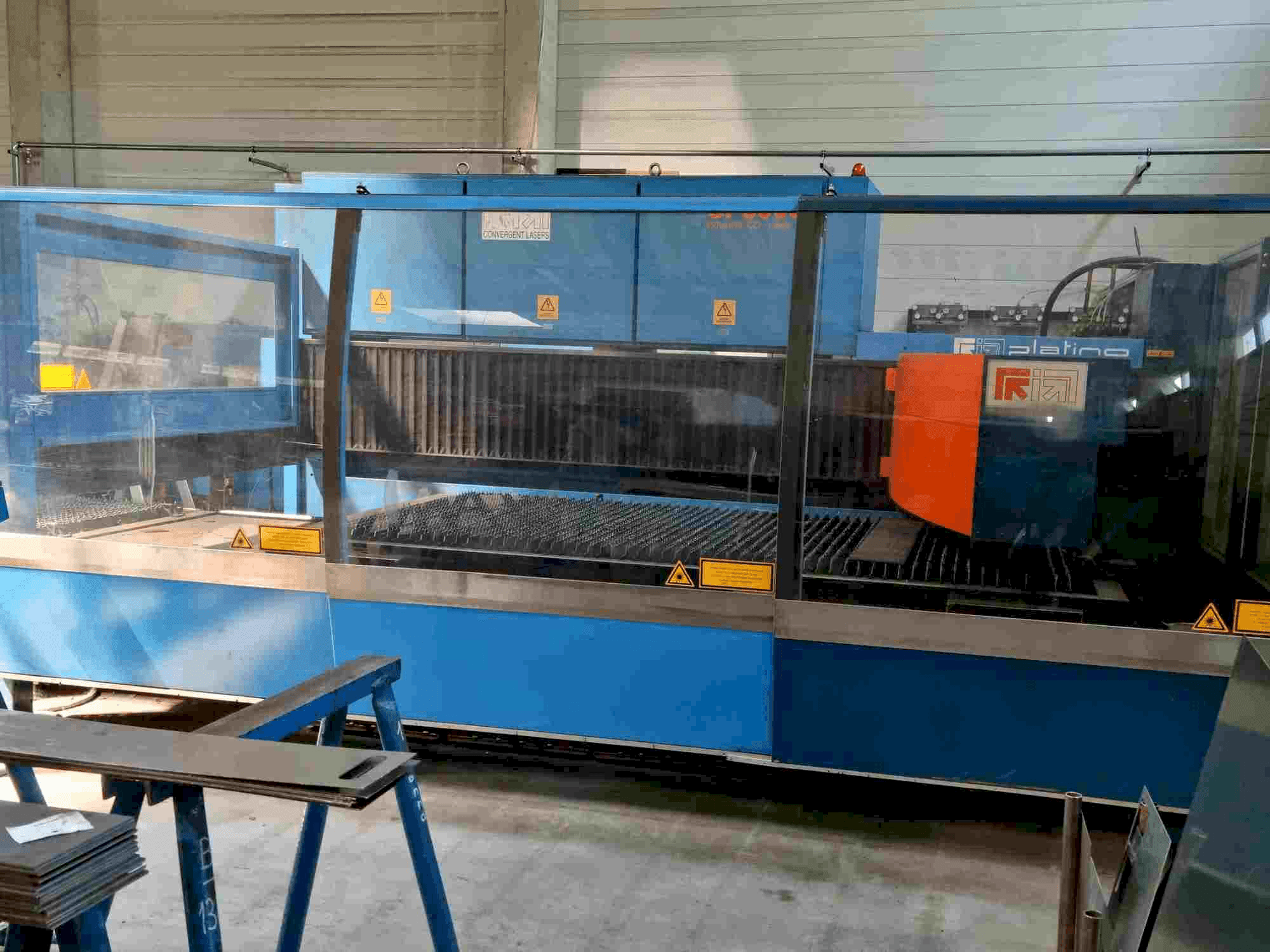 Vista frontale della macchina Prima Industrie Platino 1530 3kW