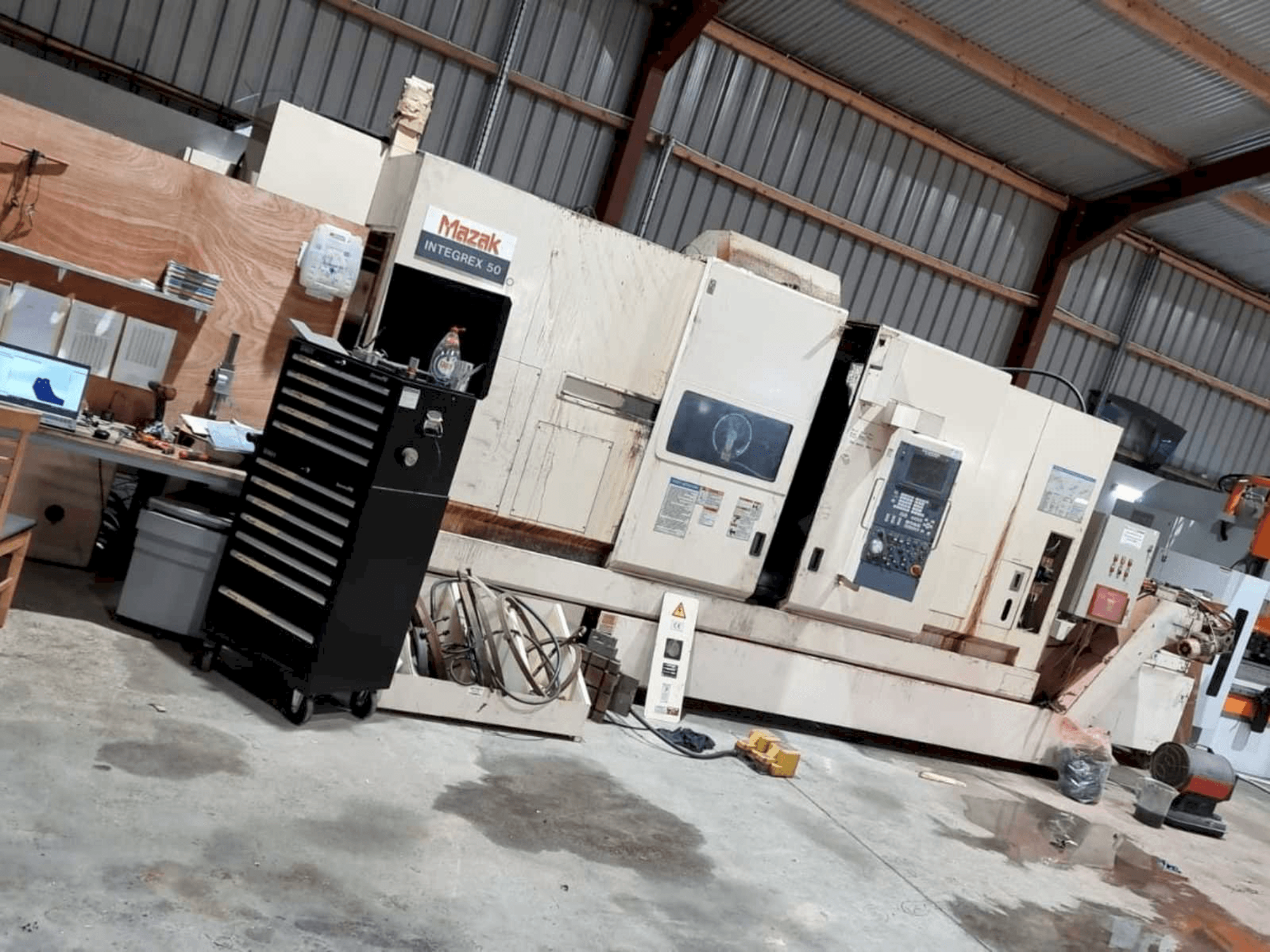 Vista frontale della macchina Mazak Integrex 50YR-1500U