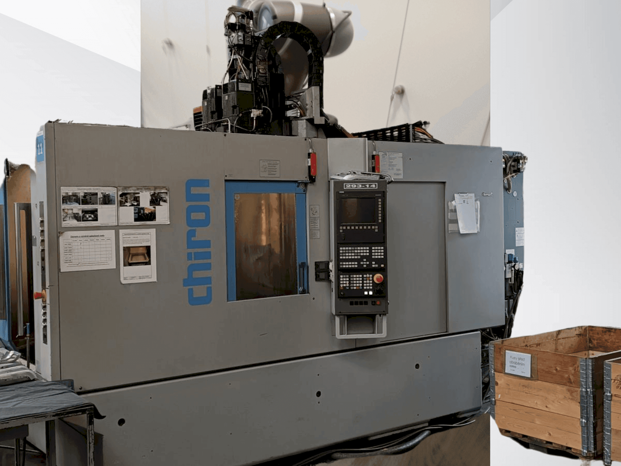 Vista frontale della macchina CHIRON DZ 15K WM