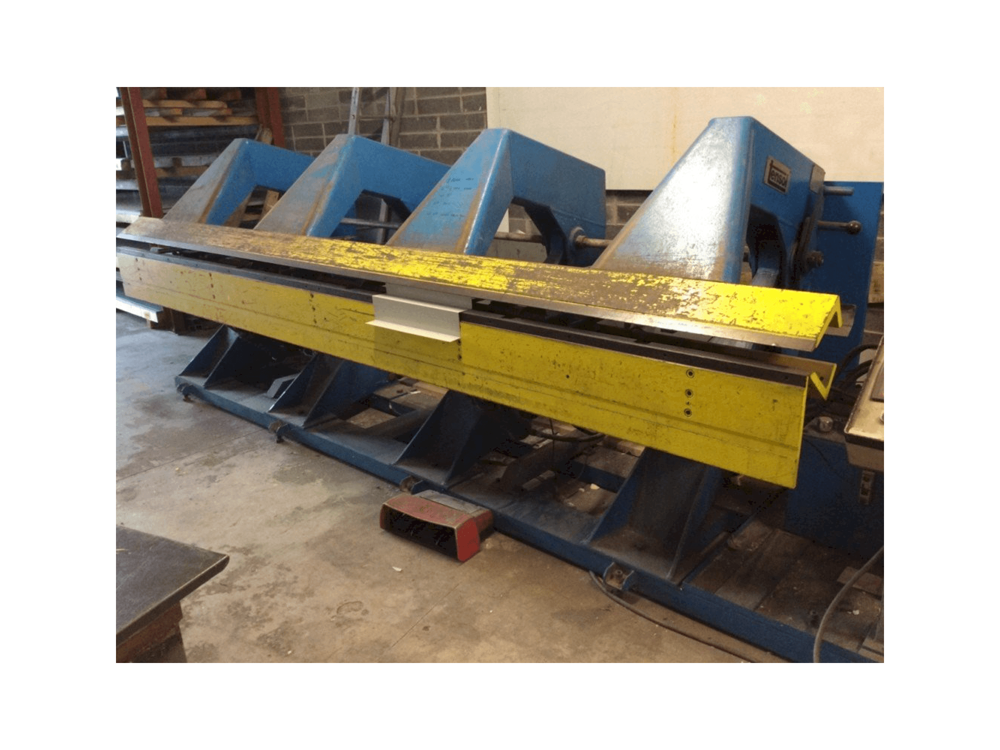 Vista frontale della macchina Tensol P200-4