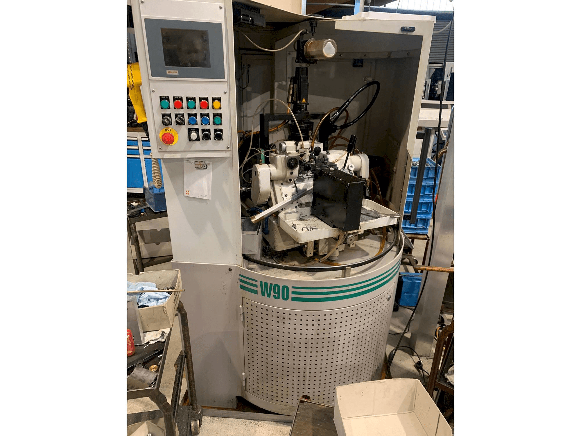 Vista frontale della macchina Lambert Wahli W 90 CNC