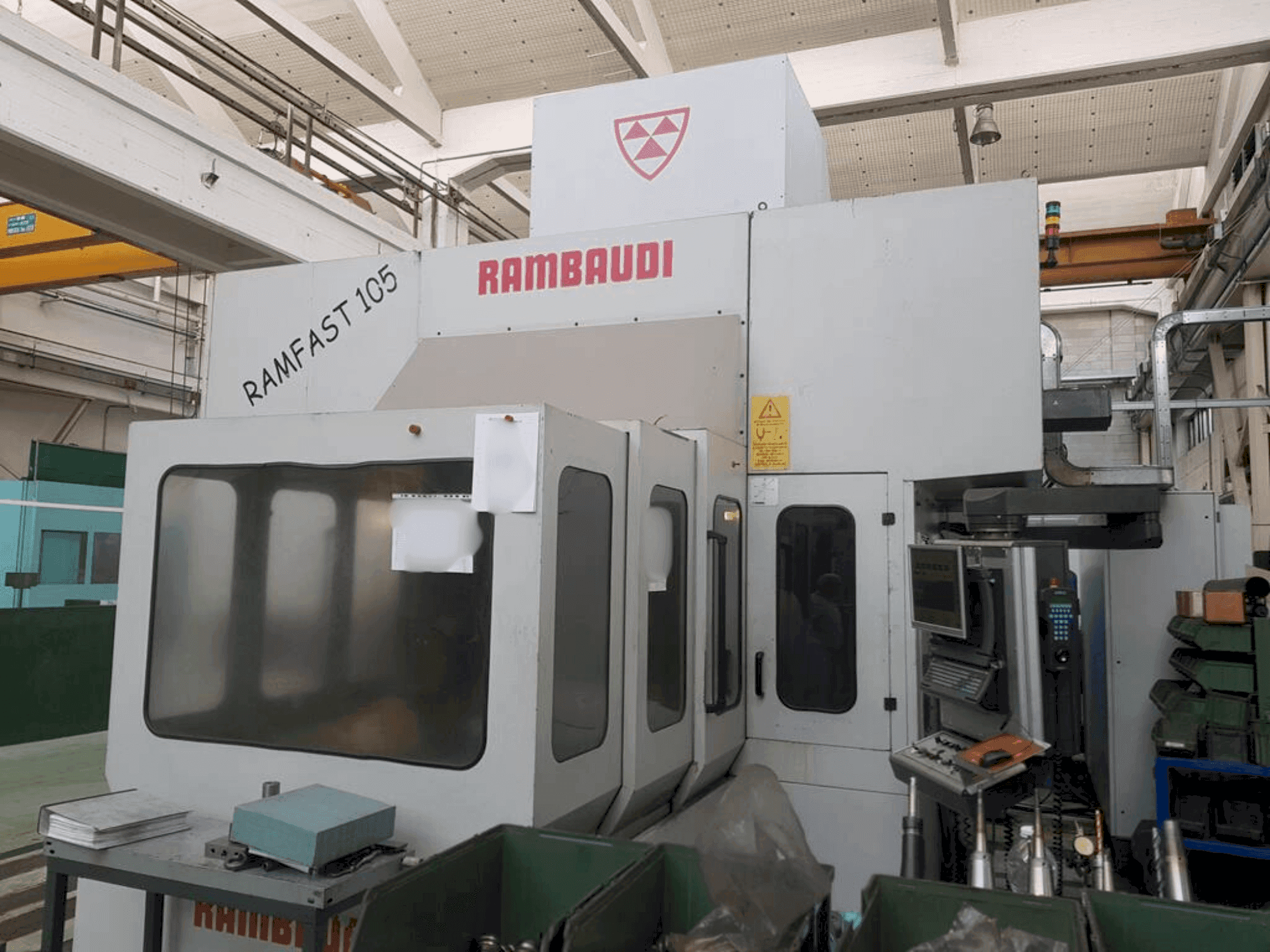 Vista frontale della macchina Rambaudi RAMFAST RF105