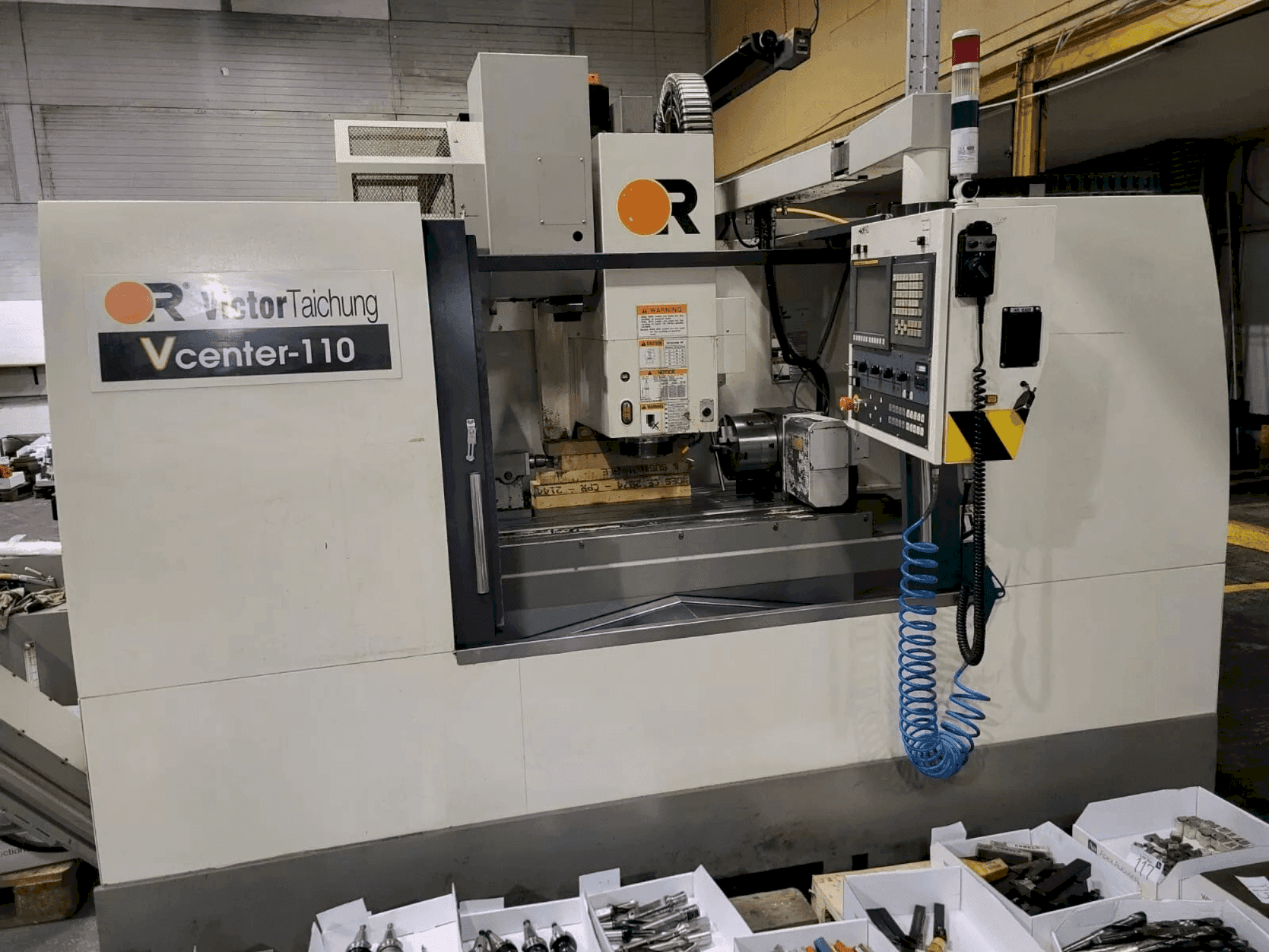 Vista frontale della macchina Victor V center - 110