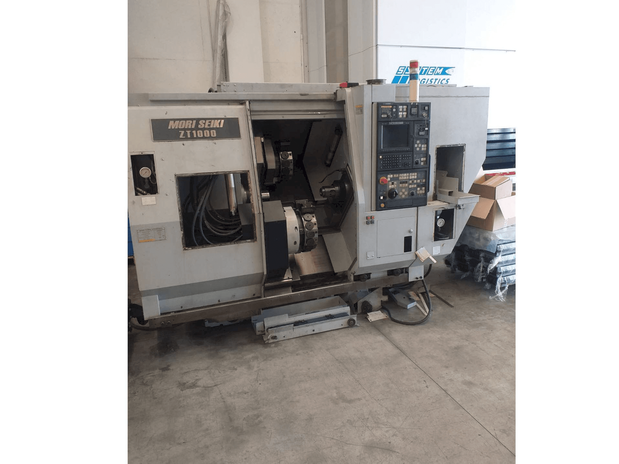 Vista frontale della macchina MORI SEIKI ZT 1000