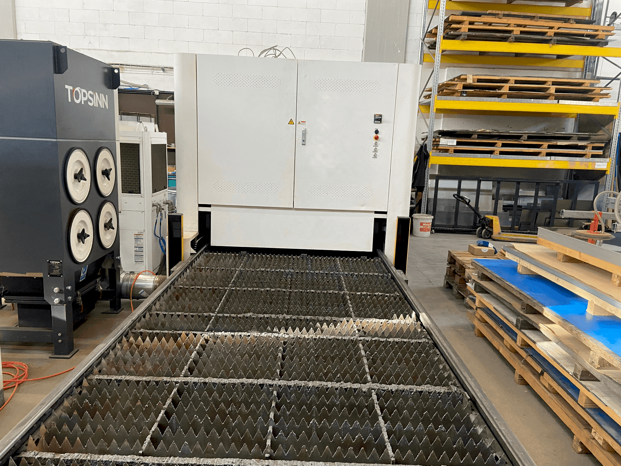 Vista frontale della macchina Bodor C3