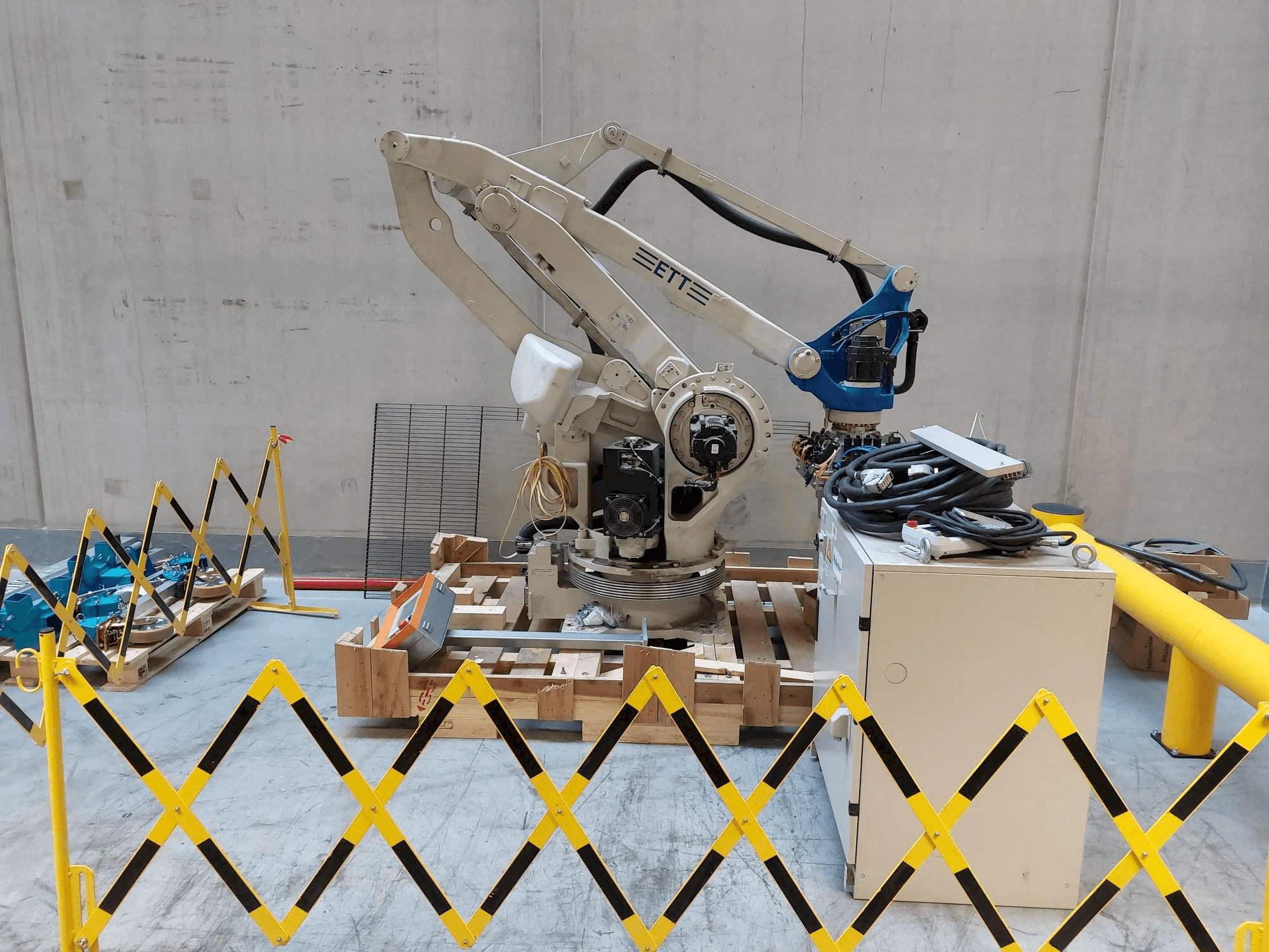 Vista frontale della macchina Yaskawa Motoman YR-MPL0160-B04