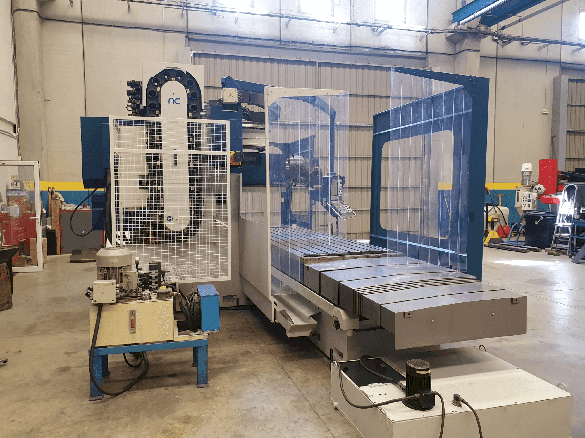 Vista frontale della macchina Nicolas Correa A30/30