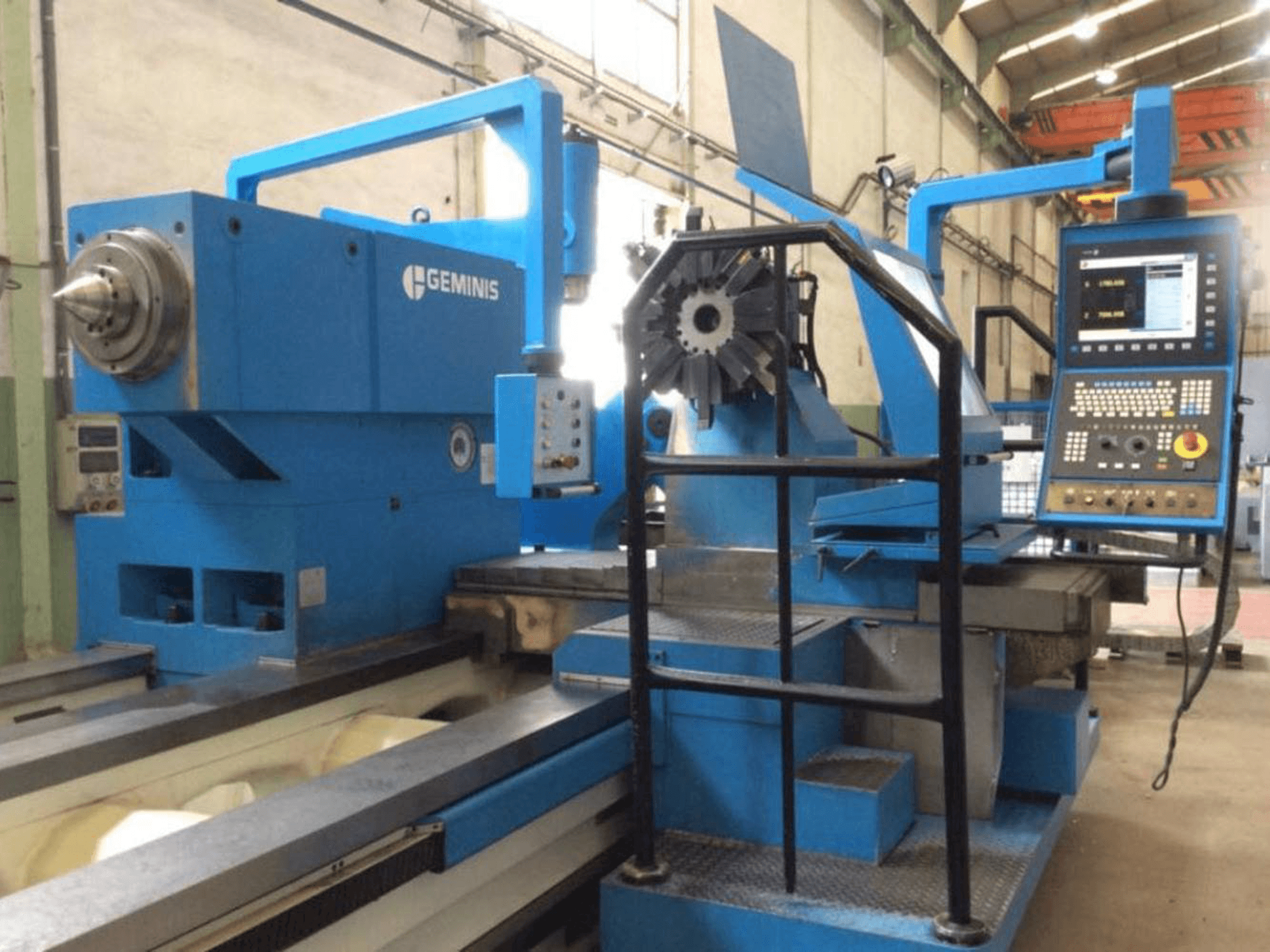 Vista frontale della macchina Geminis GHT 11 G4 2200x8000