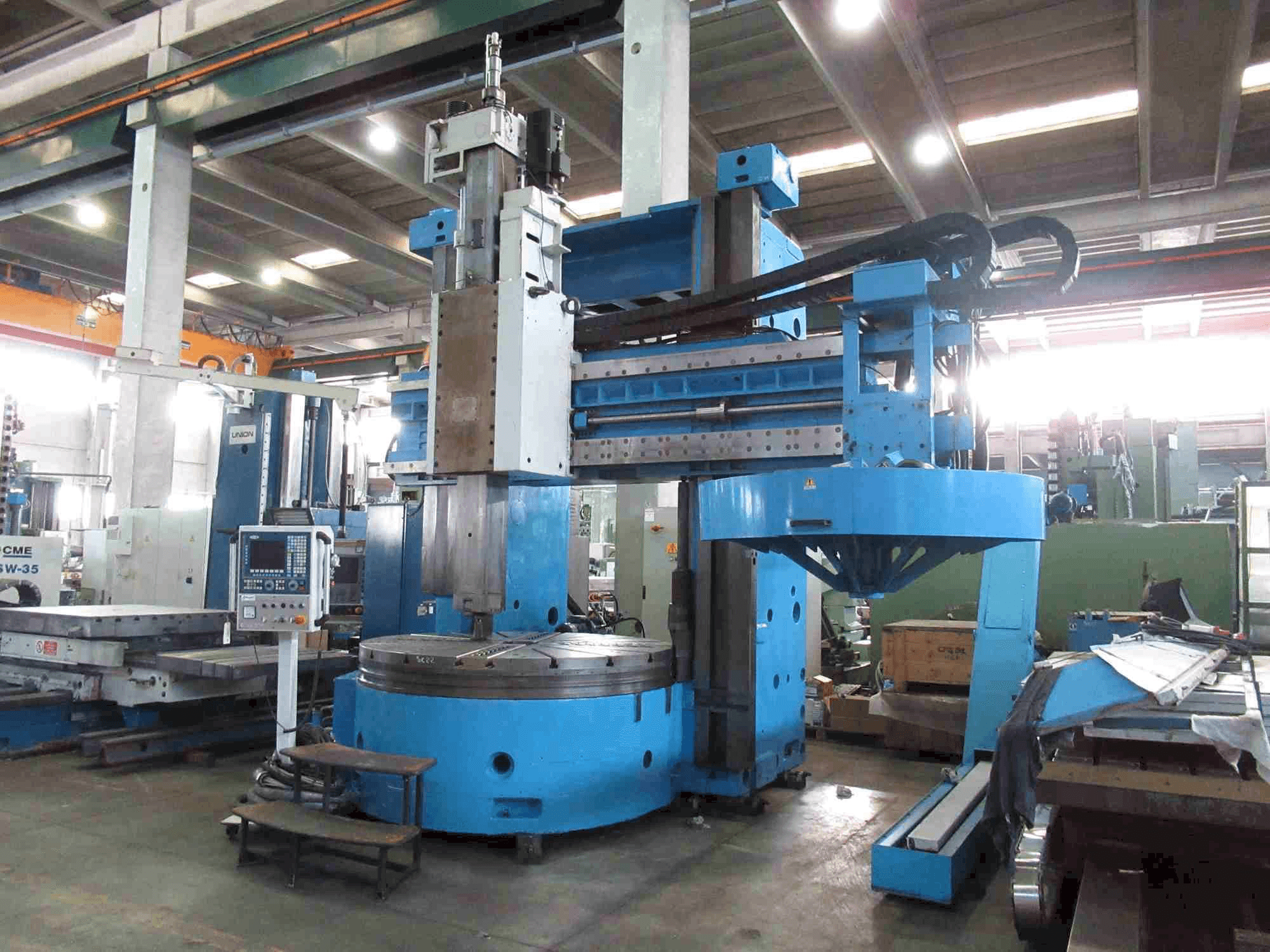 Vista frontale della macchina Titan SC 22 CNC