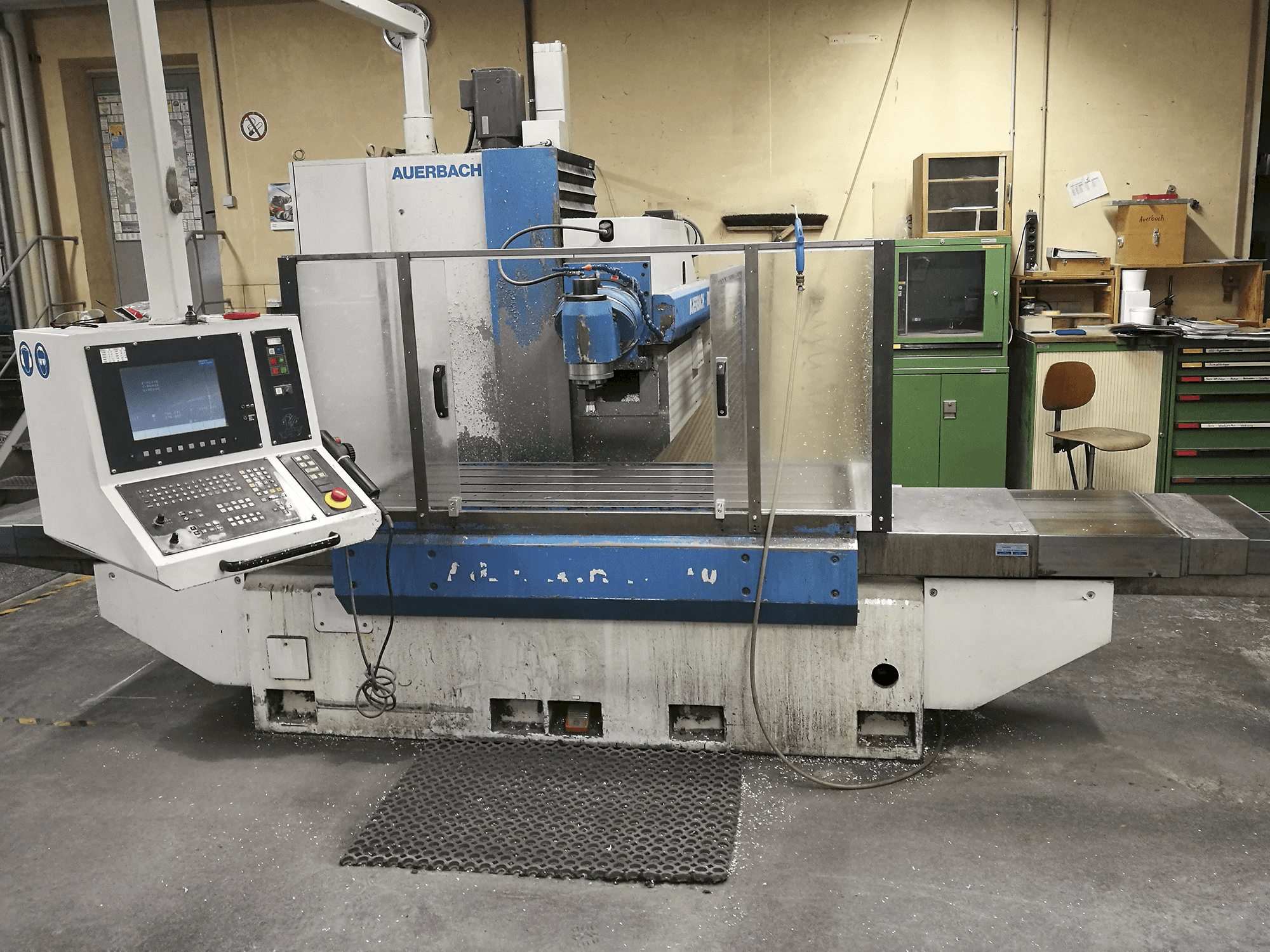 Vista frontale della macchina Auerbach FBE 1500