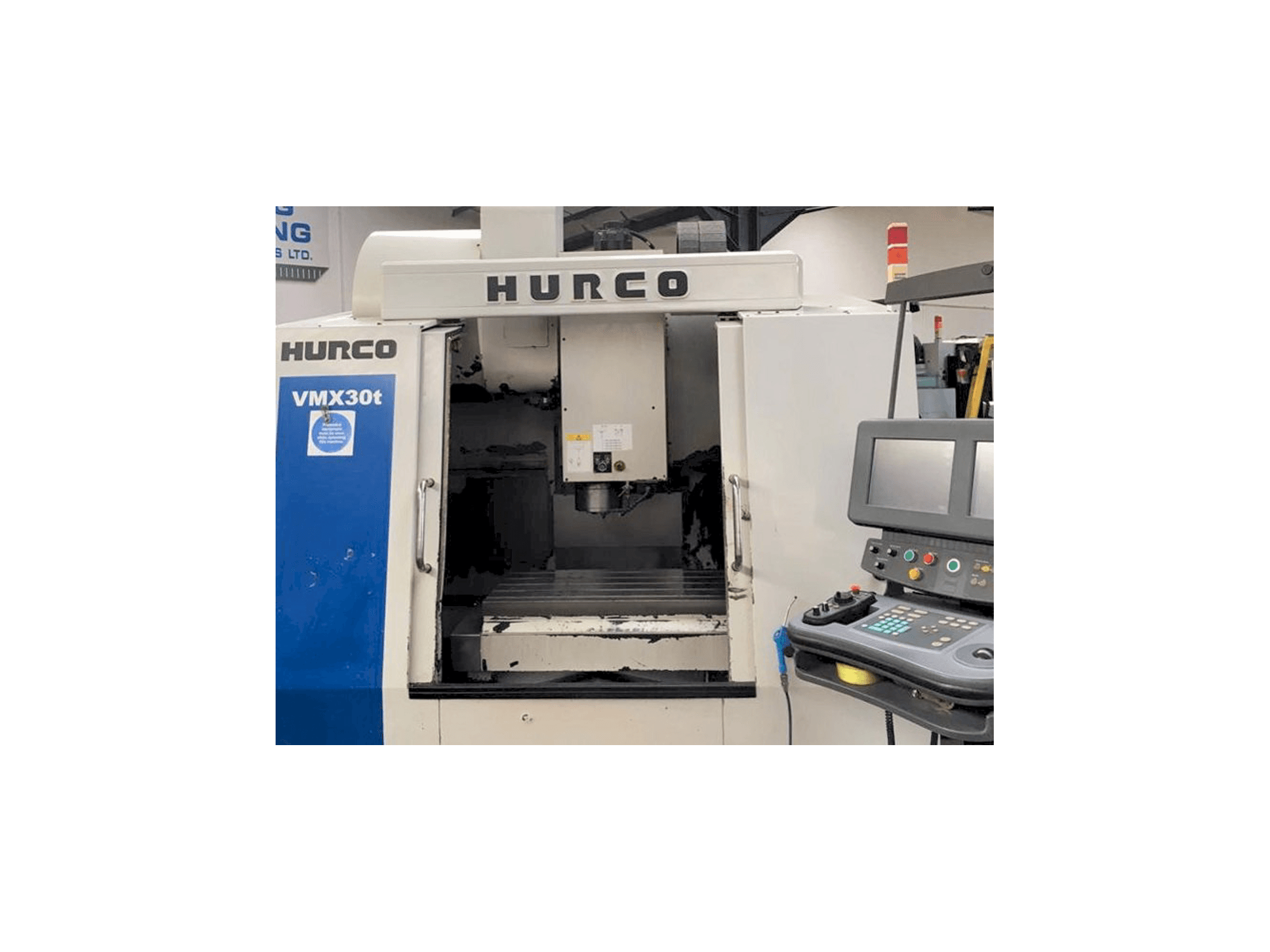 Vista frontale della macchina Hurco VMX 30T