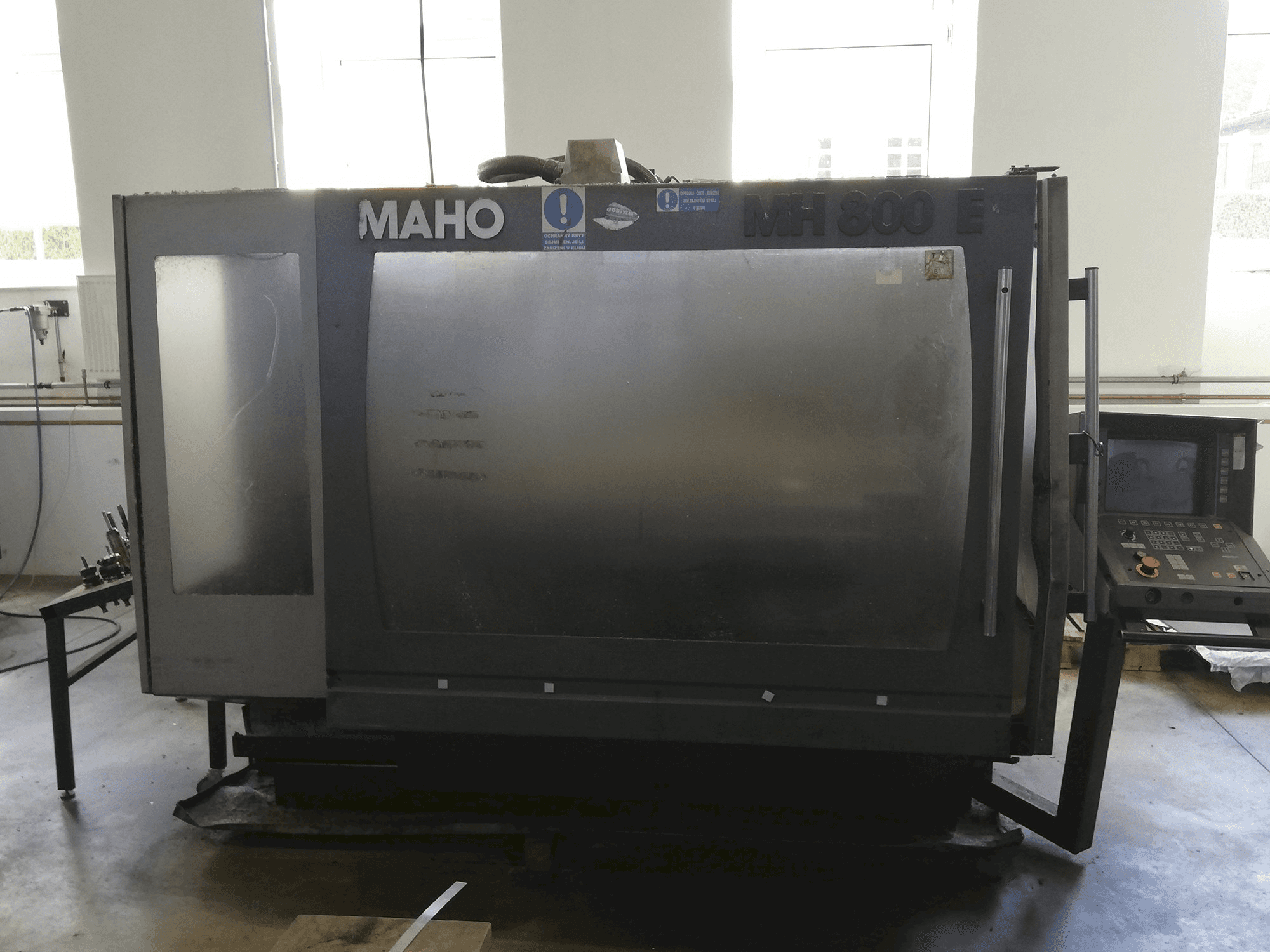 Vista frontale della macchina DECKEL MAHO MH 800 E