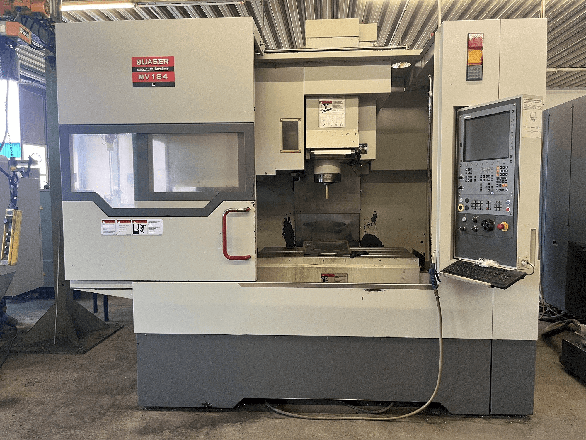 Vista frontale della macchina Quaser MV 184E