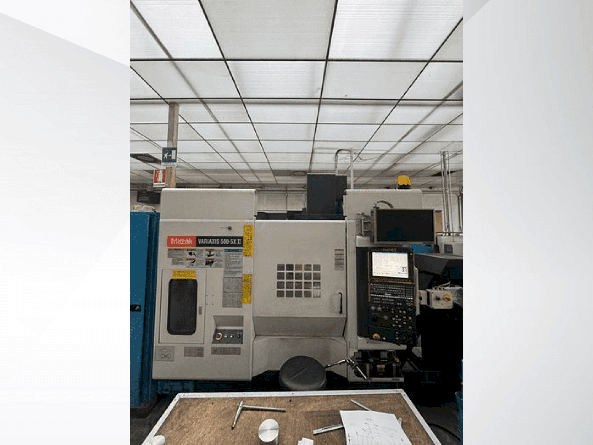 Vista frontale della macchina Mazak Variaxis 500-5X II