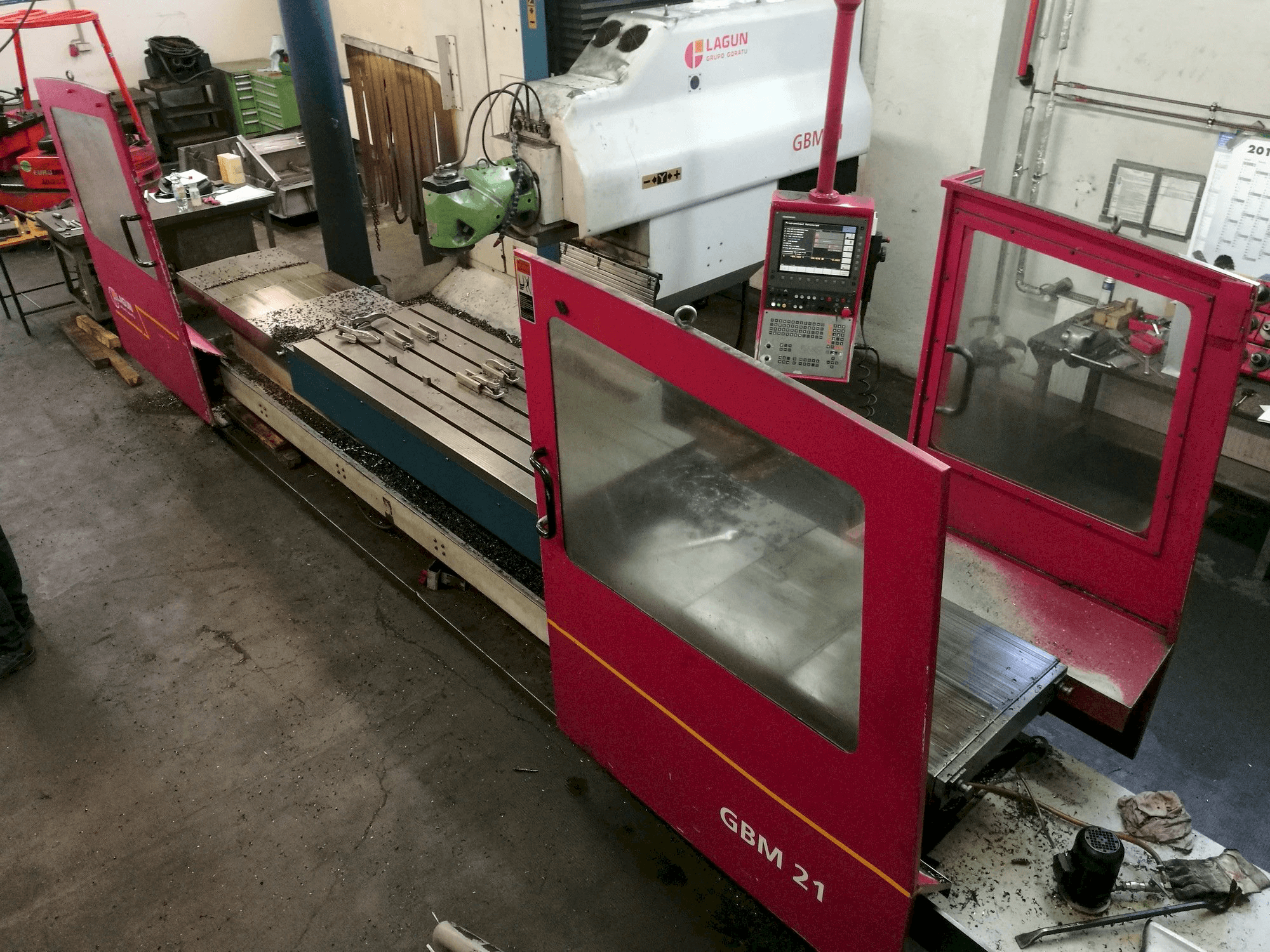 Vista frontale della macchina LAGUN GBM 21