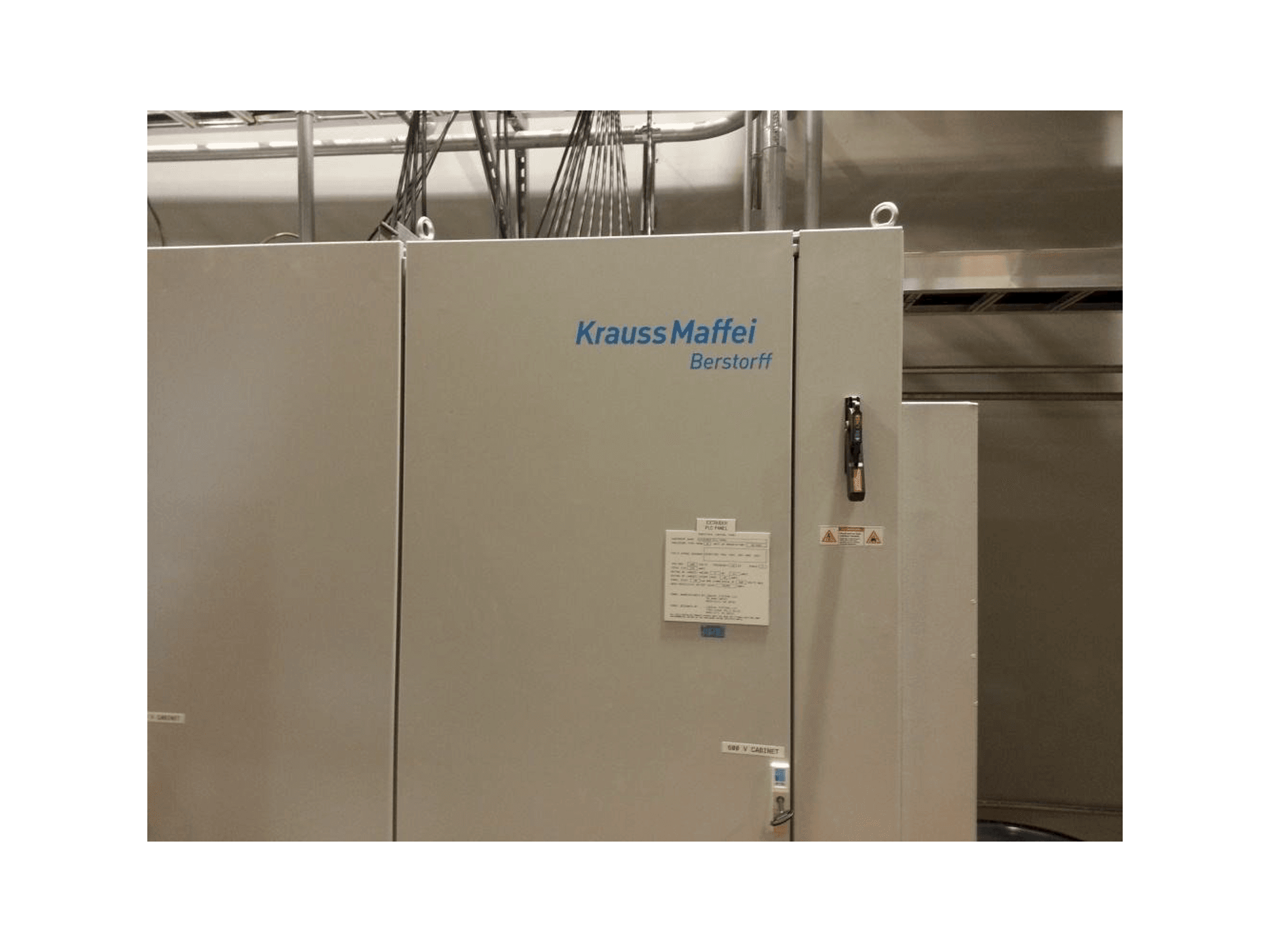 Vista frontale della macchina Krauss Maffei Berstorff Extrusion Line