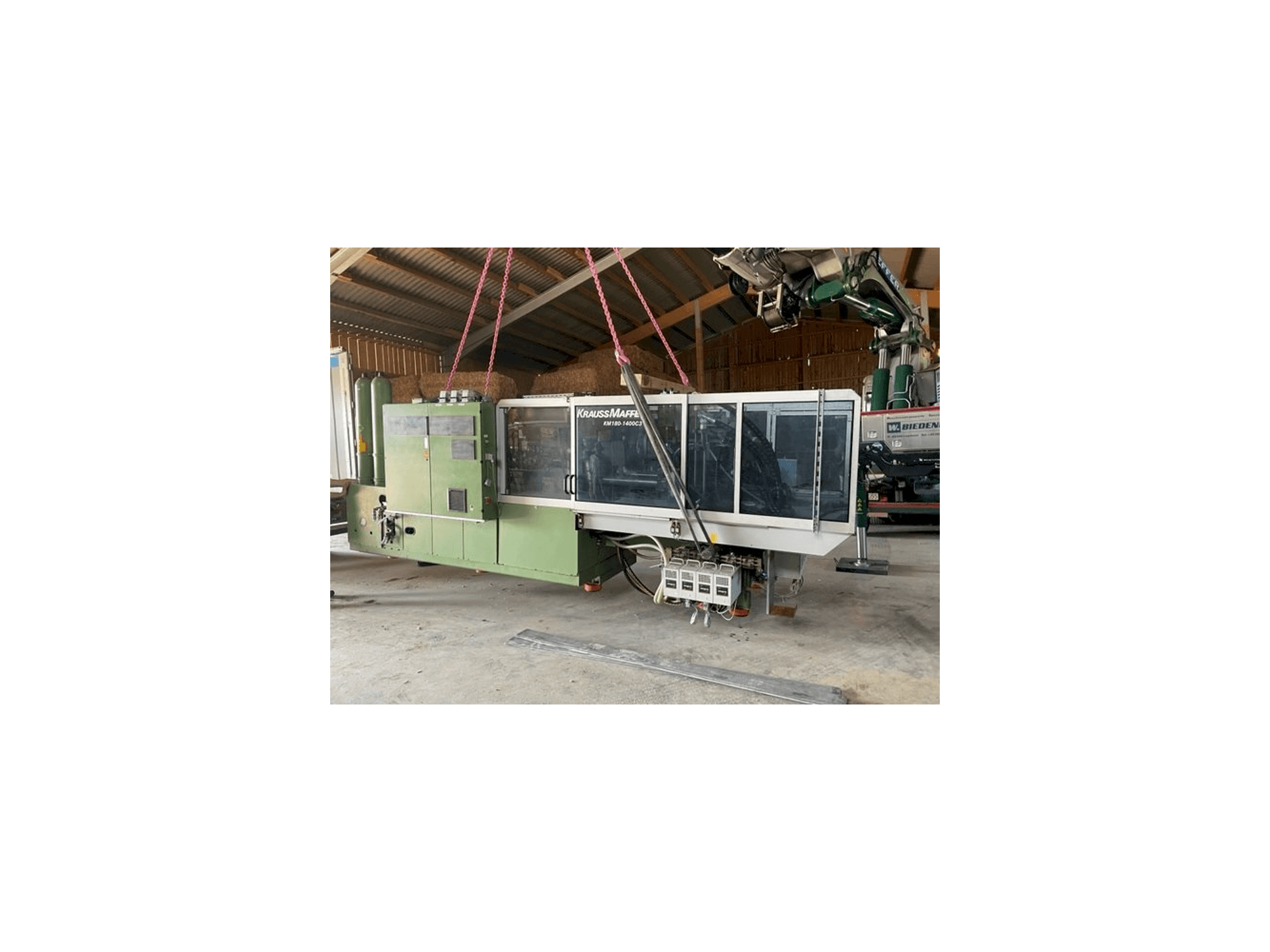 Vista frontale della macchina Krauss Maffei KW180 C3 hybrid