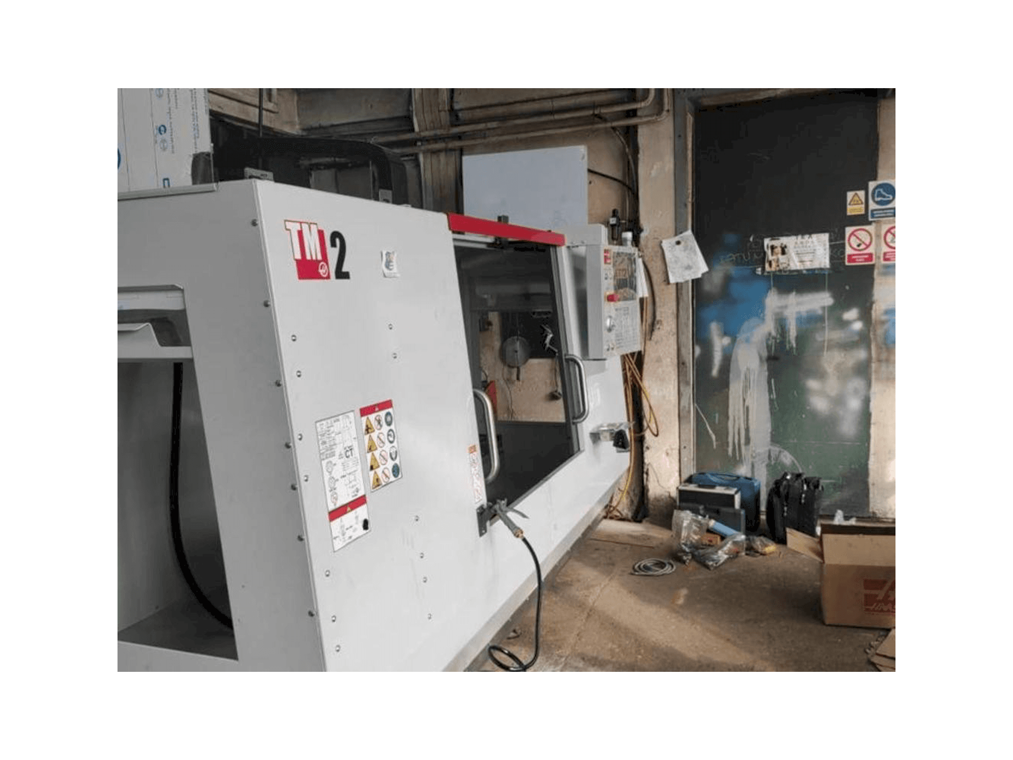 Vista frontale della macchina HAAS TM 2