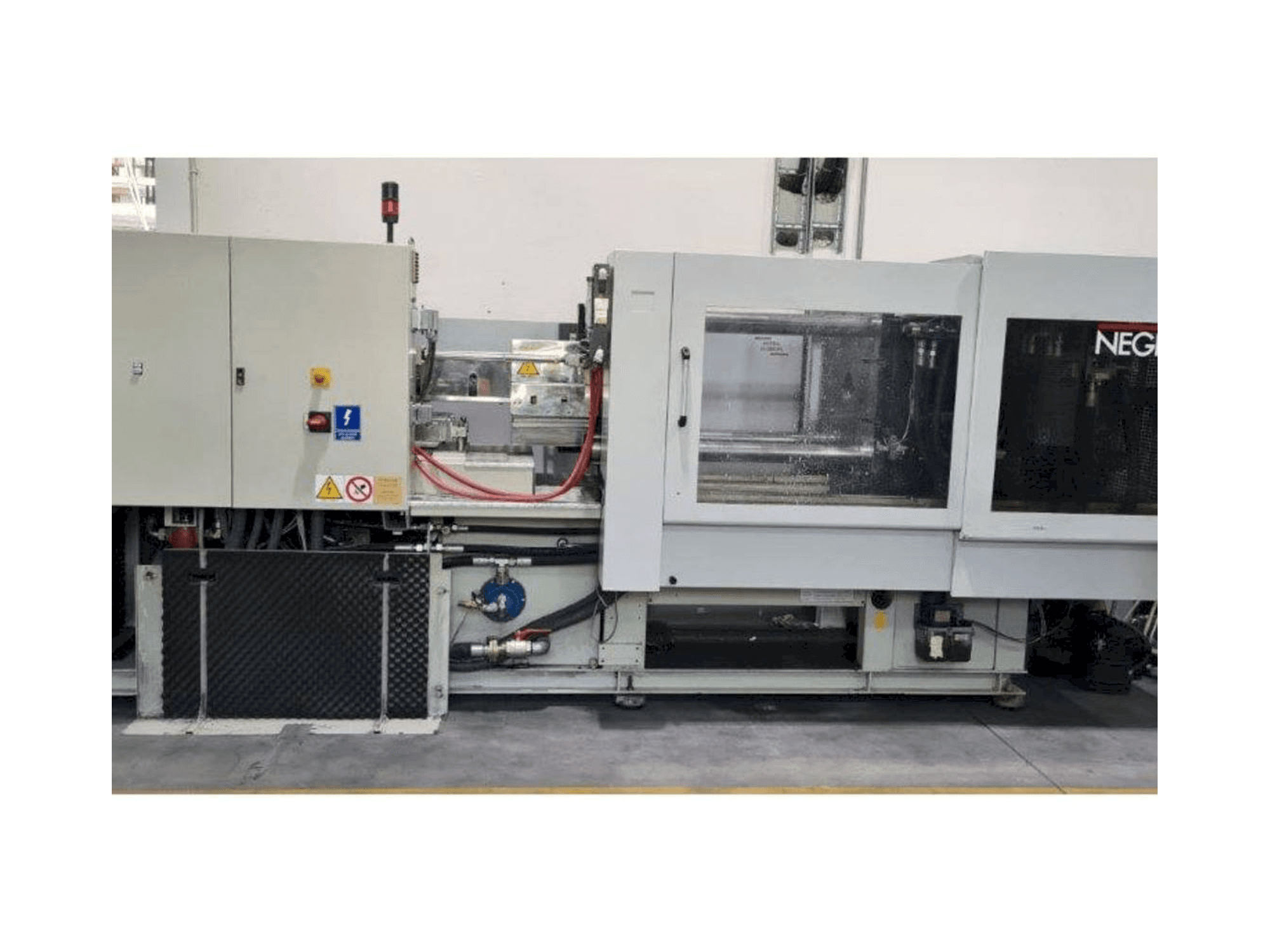 Vista frontale della macchina Negri Bossi V210