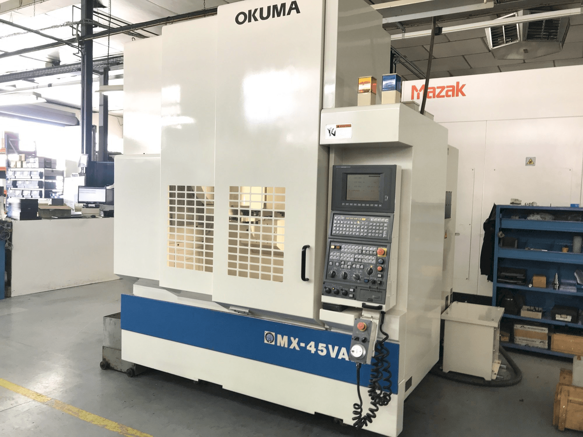 Vista frontale della macchina Okuma Mx-45VAE