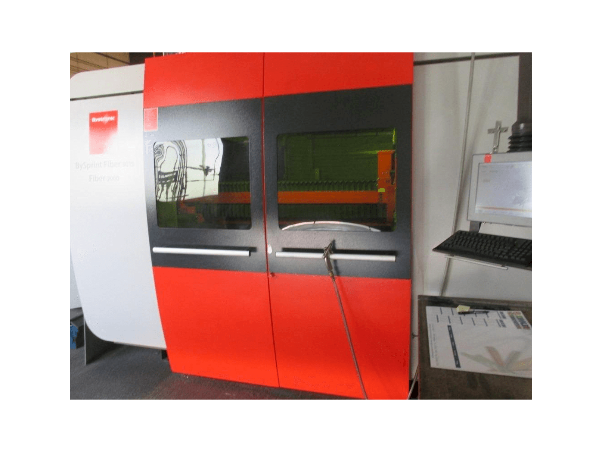 Vista frontale della macchina Bystronic BySprint Fiber 3015