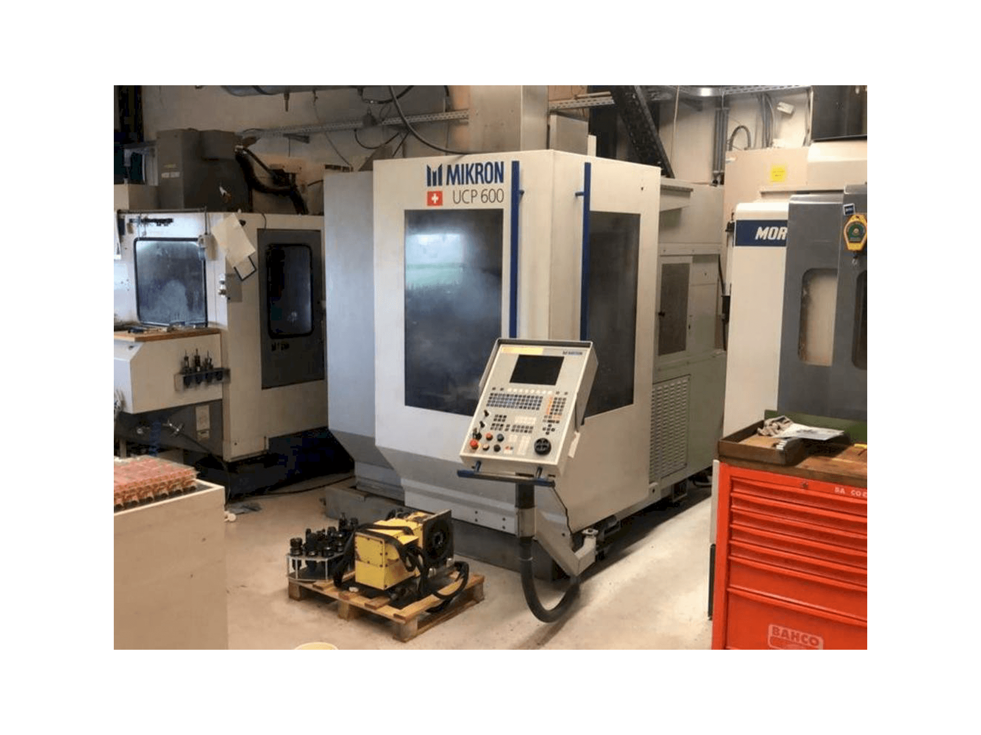 Vista frontale della macchina MIKRON UCP600