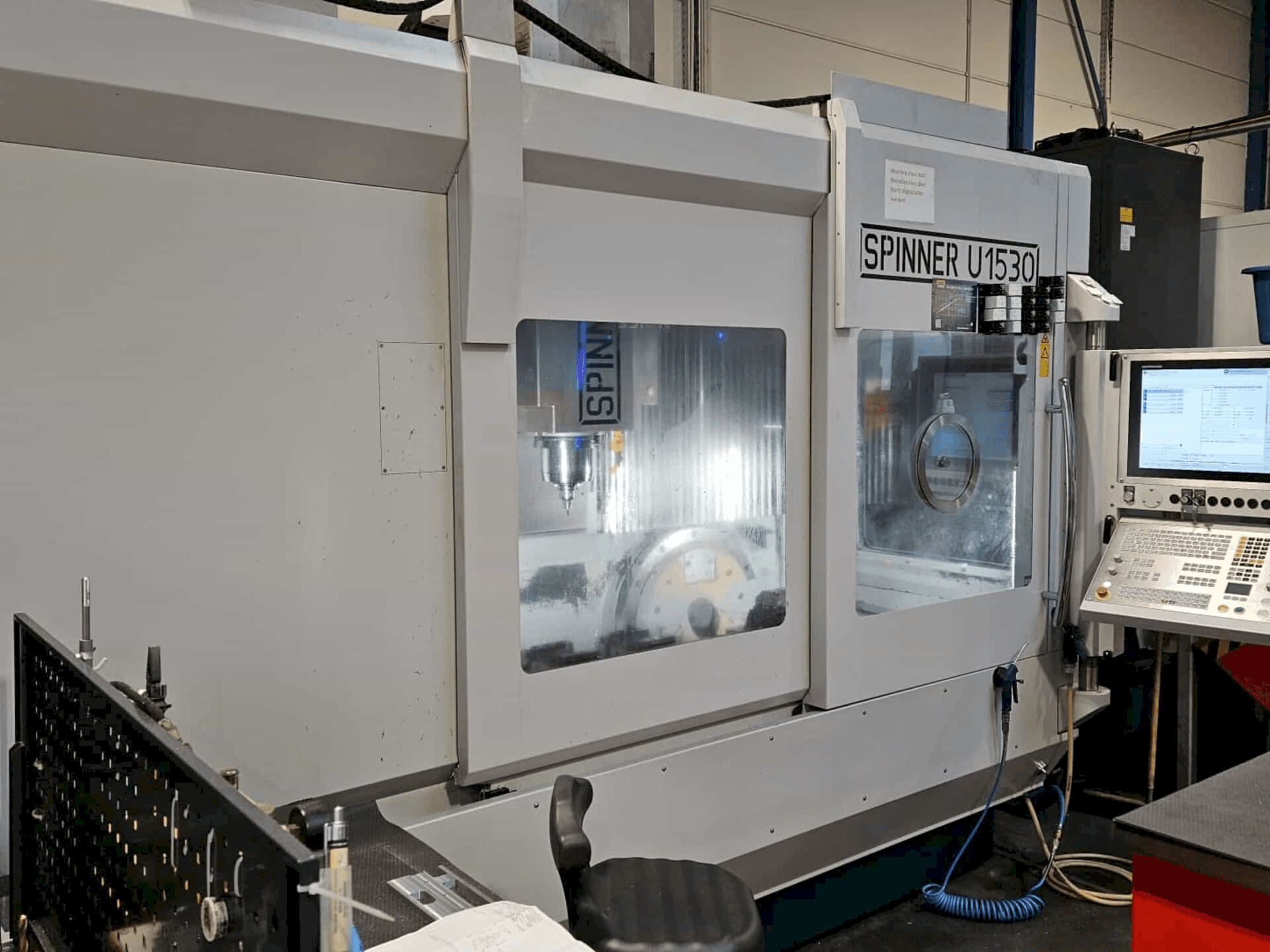 Vista frontale della macchina SPINNER U 1530