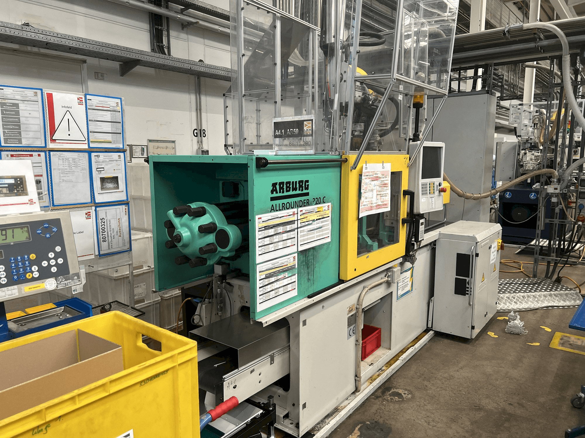 Vista laterale sinistra della macchina Arburg Allrounder 320C 500 - 170