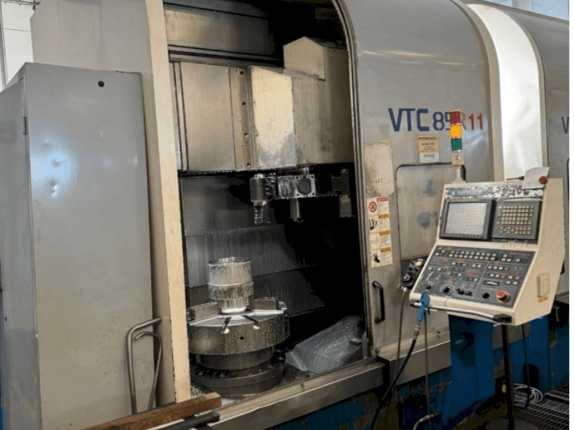 Vista frontale della macchina HANKOOK VTC 85