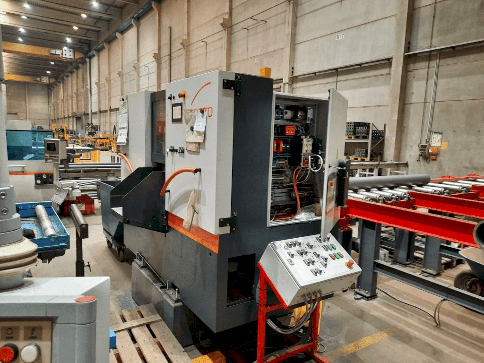 Vista frontale della macchina KASTO WIN A3.3