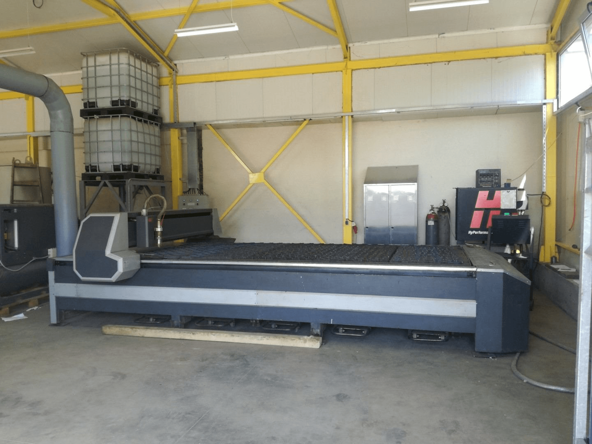 Vista frontale della macchina HPM ITALY GV 4 x 2